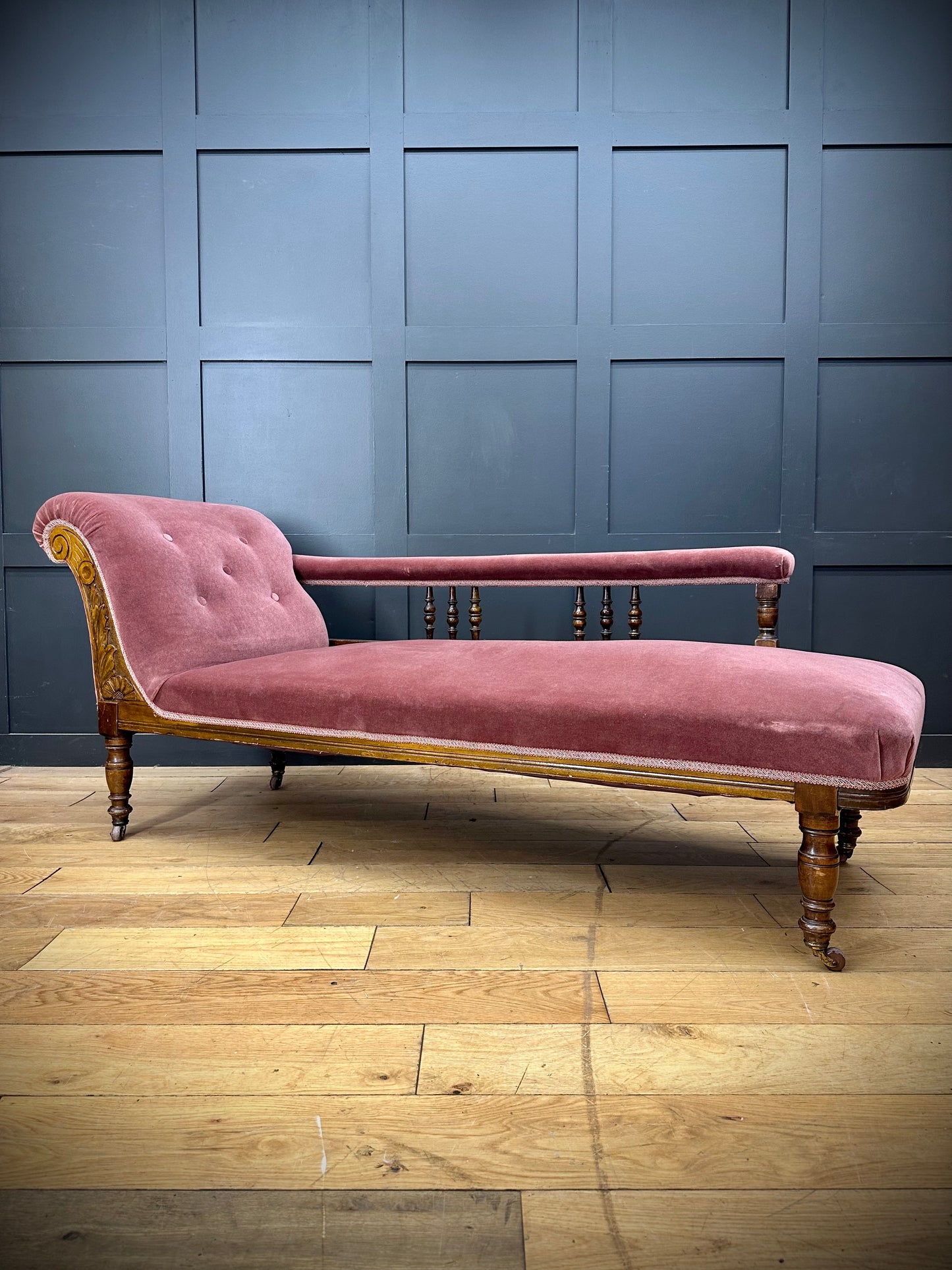 Antique Chaise Longue  / Antique Day Bed / Walnut Frame Sofa /Victorian Chaise