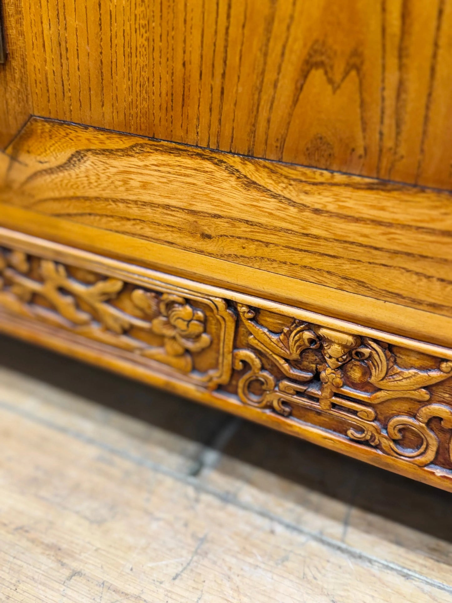 Vintage Chinese Elm Low Sideboard Cabinet / TV Media Unit Oriental Console