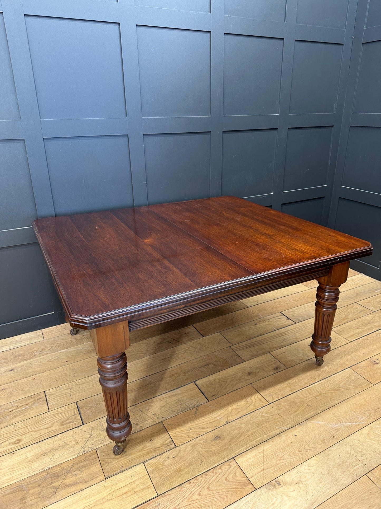 Antique Victorian Mahogany Wind Out Dining Table / Extending Kitchen Table