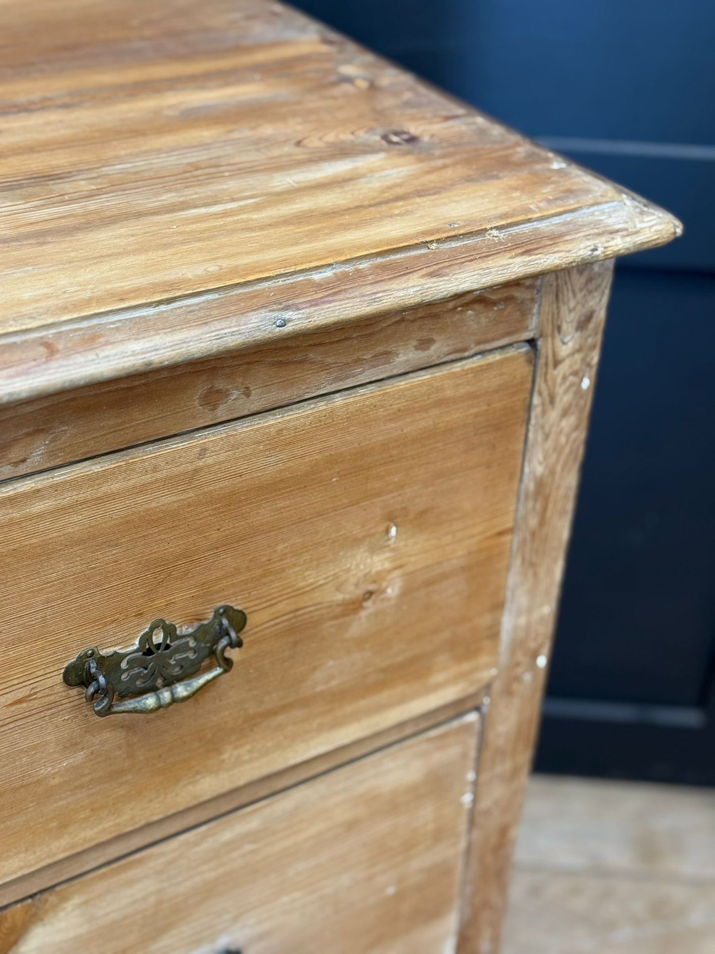Rustic Pine Chest of Drawers – 3 Drawer Antique Style Bedroom Storage