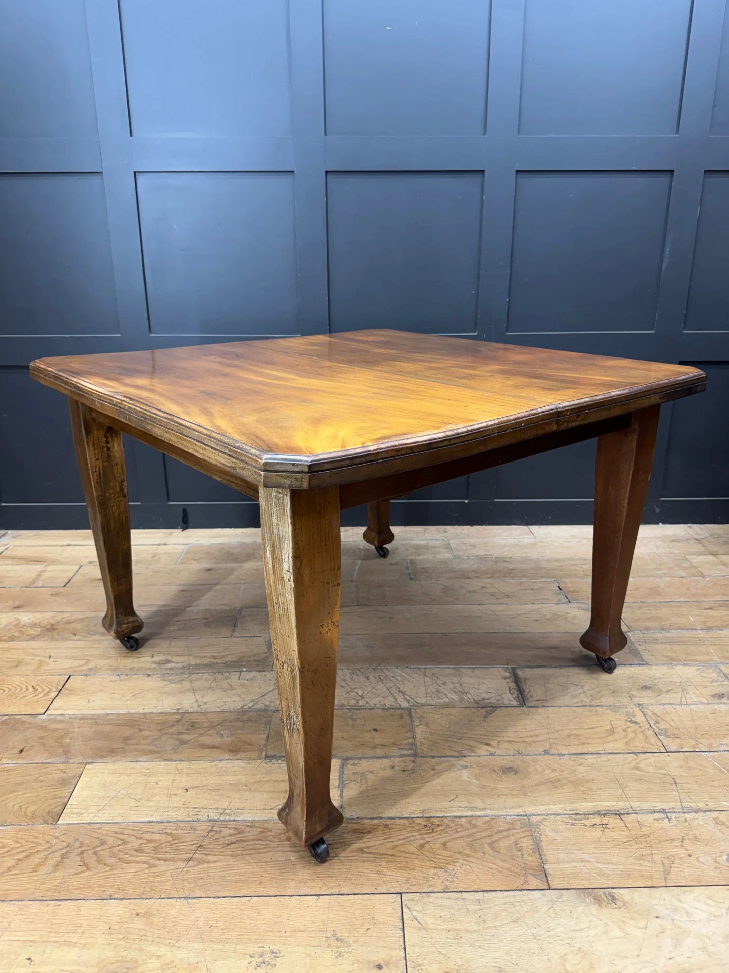 Antique Walnut Extending Kitchen Dining Table Pull-Out Leaf Seats 4–6 on Castors
