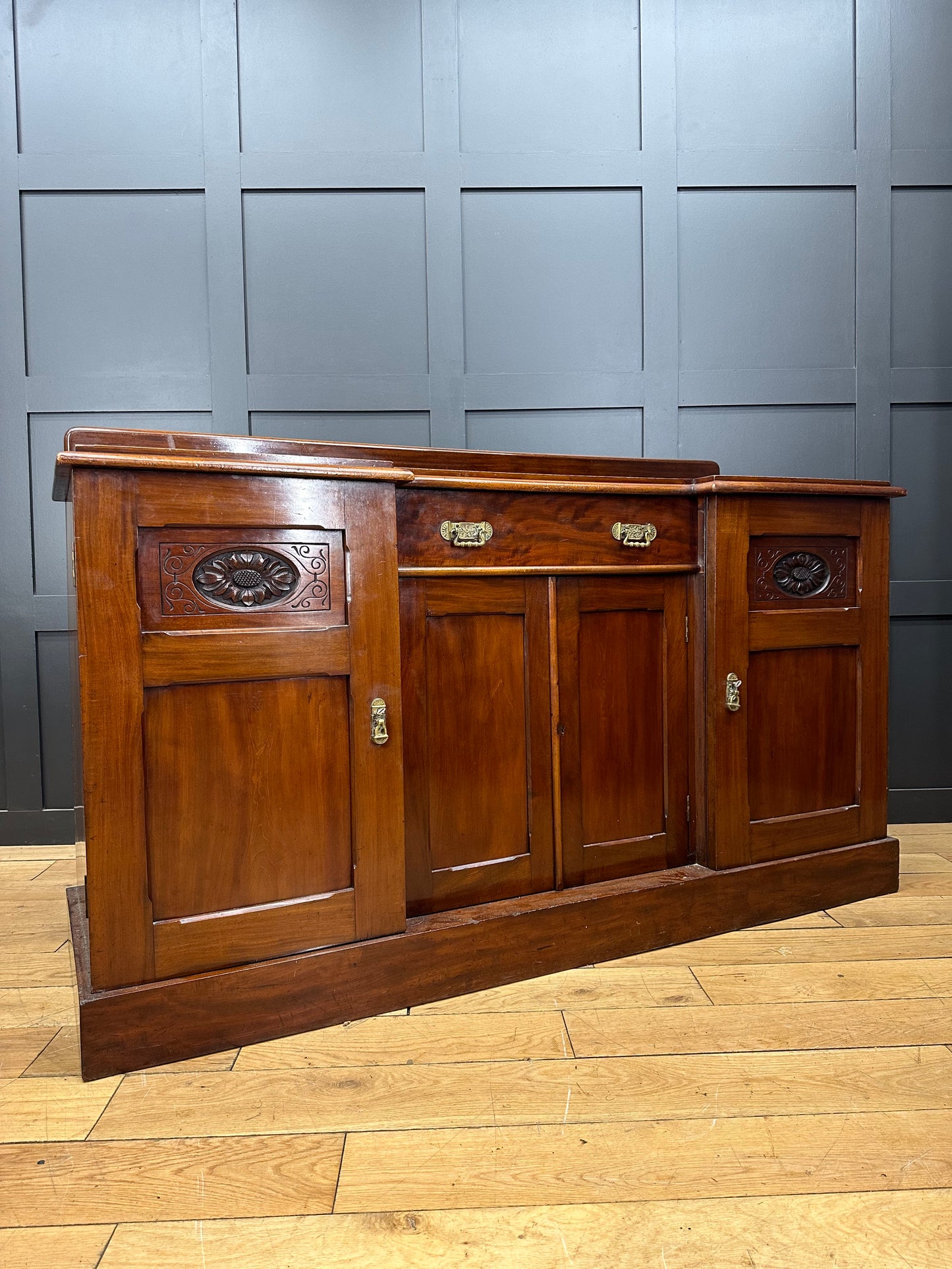 Antique Mahogany Breakfront Sideboard  / Drinks Cabinet / Buffet Server