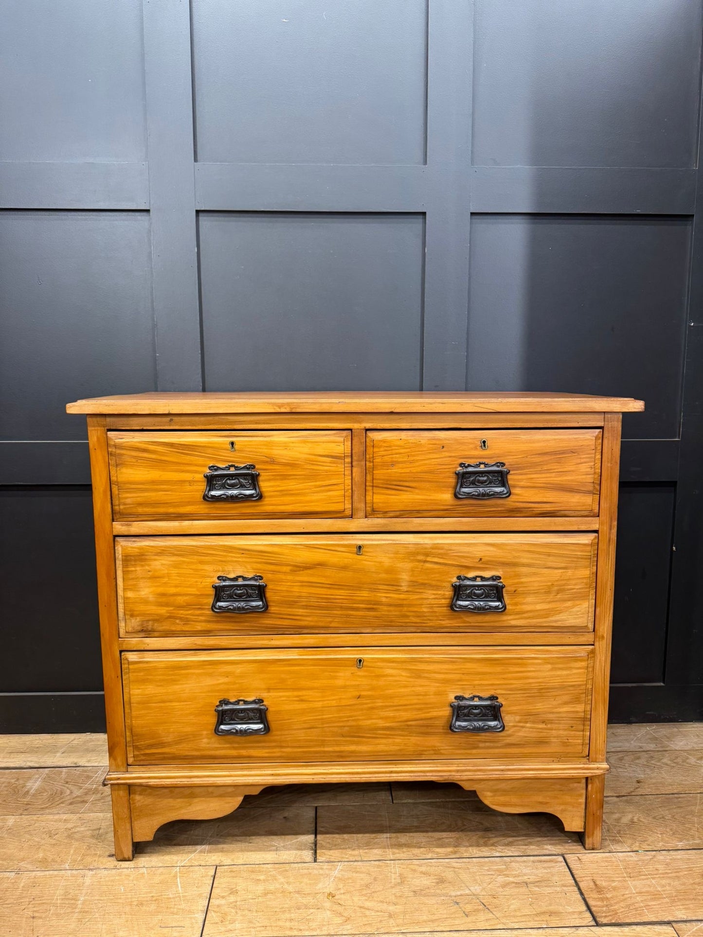 Edwardian Satinwood Chest of Drawers with Four Graduated Drawers