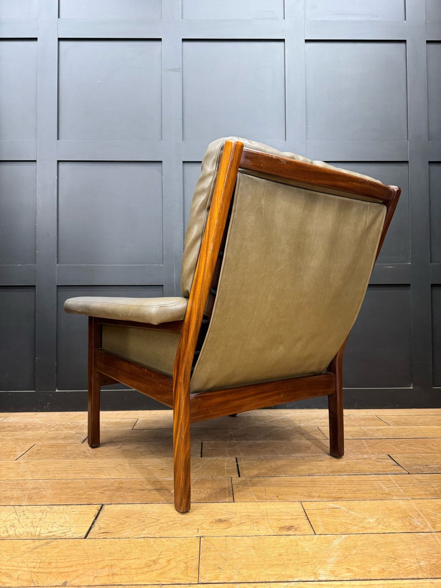 Mid Century Leather Armchair  / Vintage Olive Green Lounge Chair / Seating