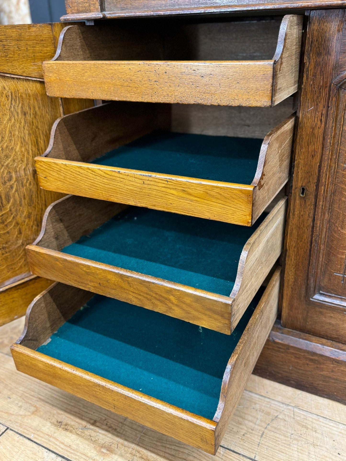 Victorian Oak Sideboard with Fitted Slide-Out Trays / Cupboard Drawers
