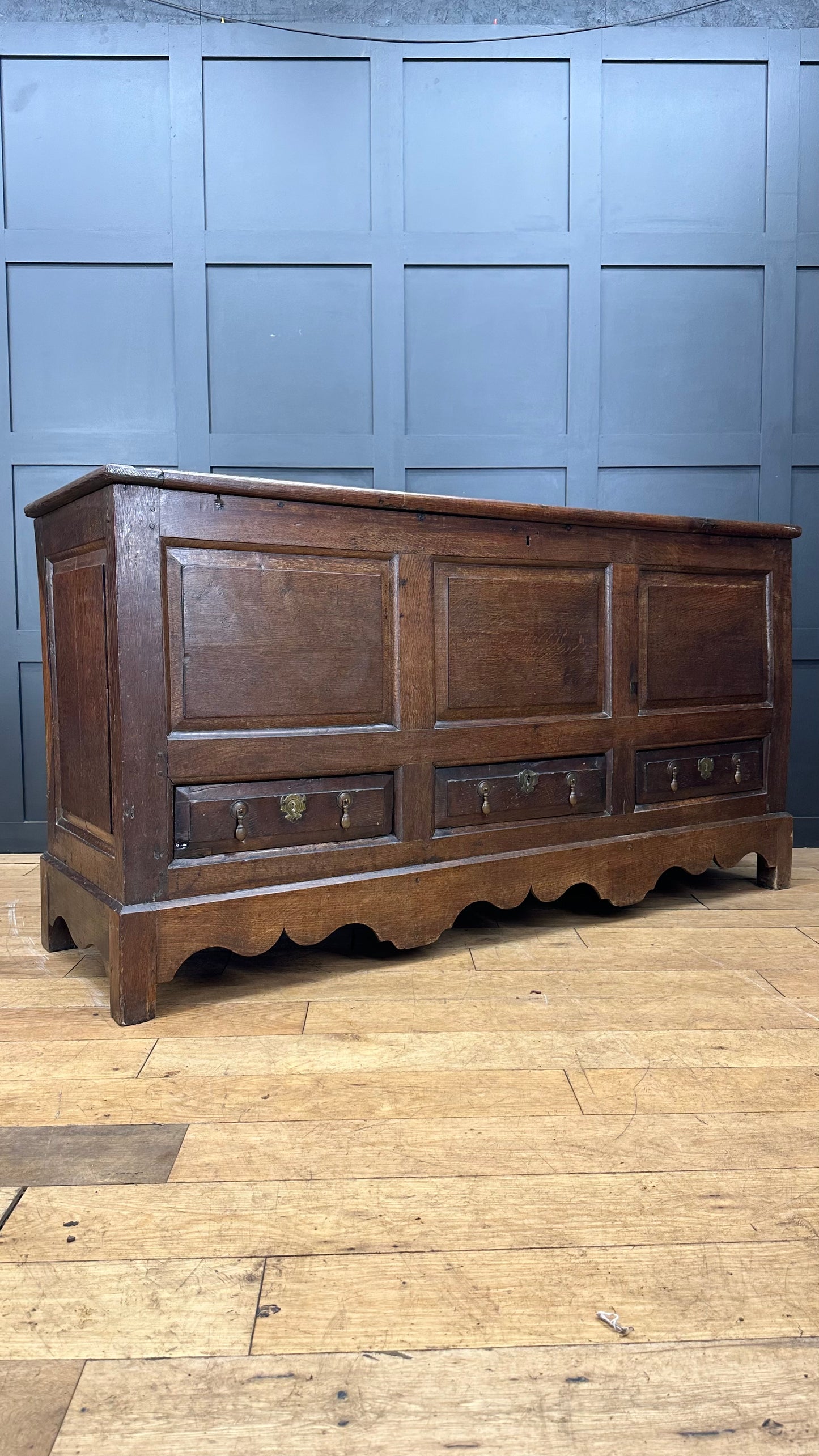 Antique Large Solid Oak Coffer / TV Stand / Antique Mule Chest/  Georgian Chest