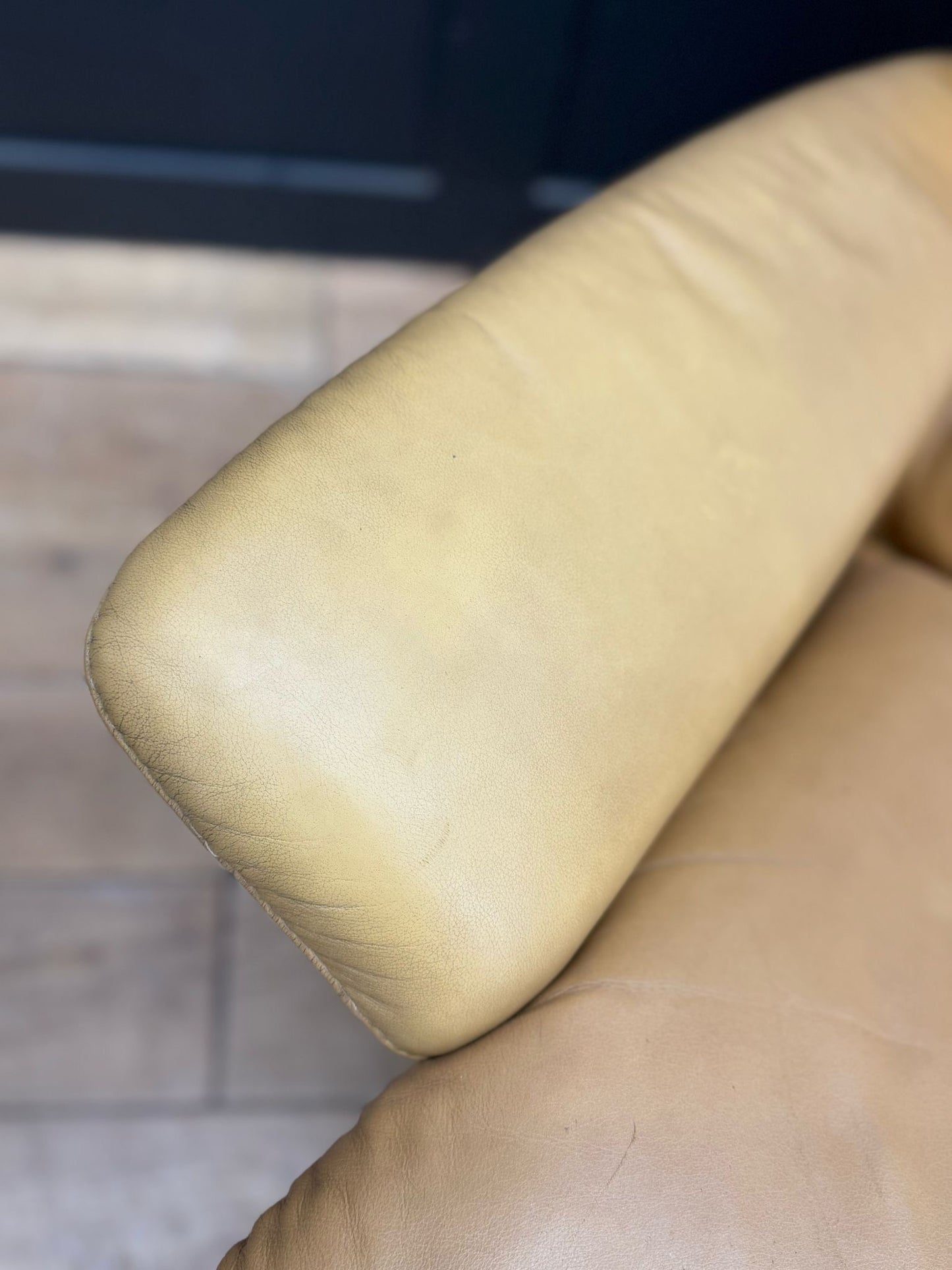 Preloved Ekornes Stressless Corrie Tan Leather Reclining Armchair Dream Medium