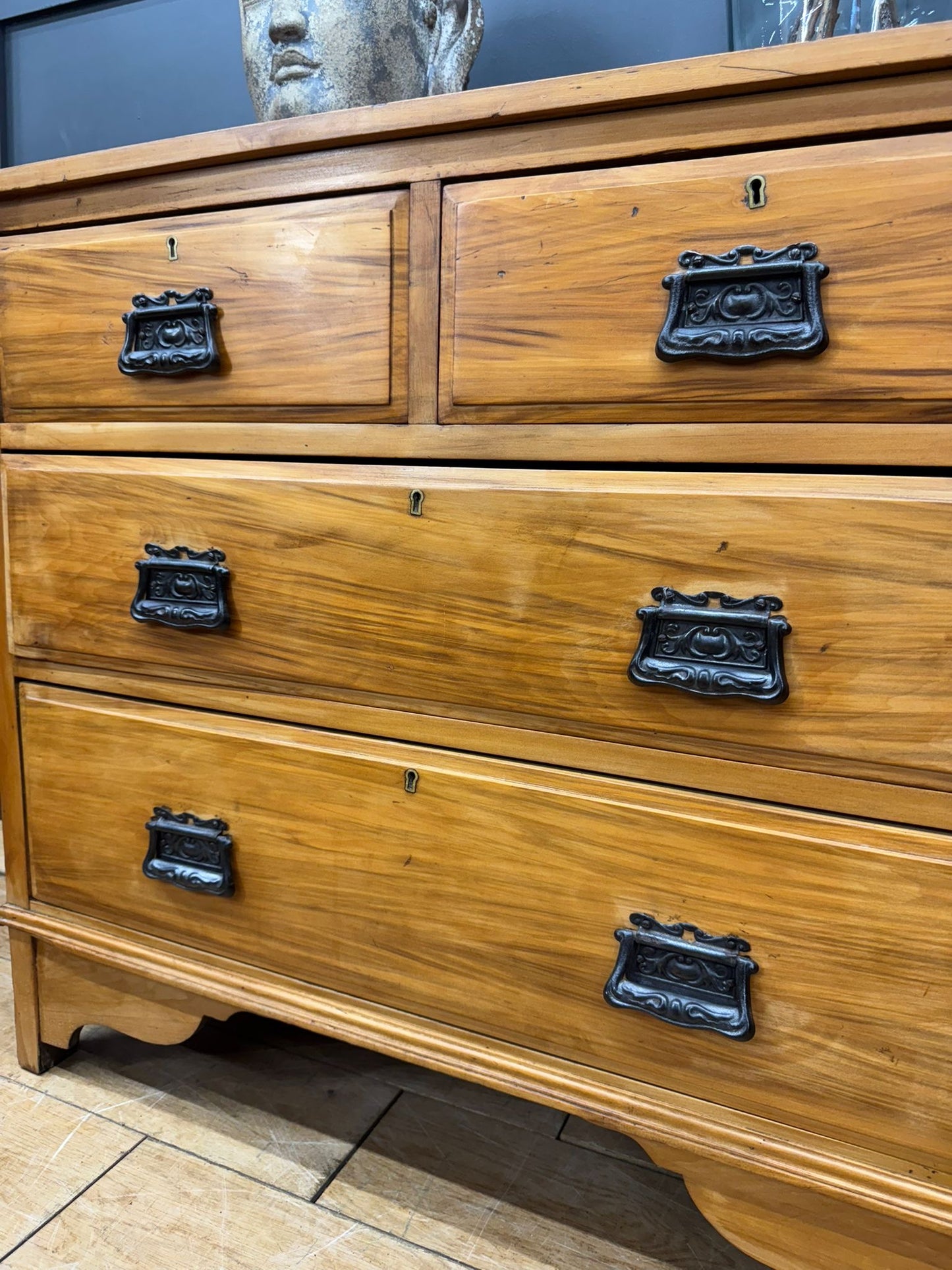 Edwardian Satinwood Chest of Drawers with Four Graduated Drawers
