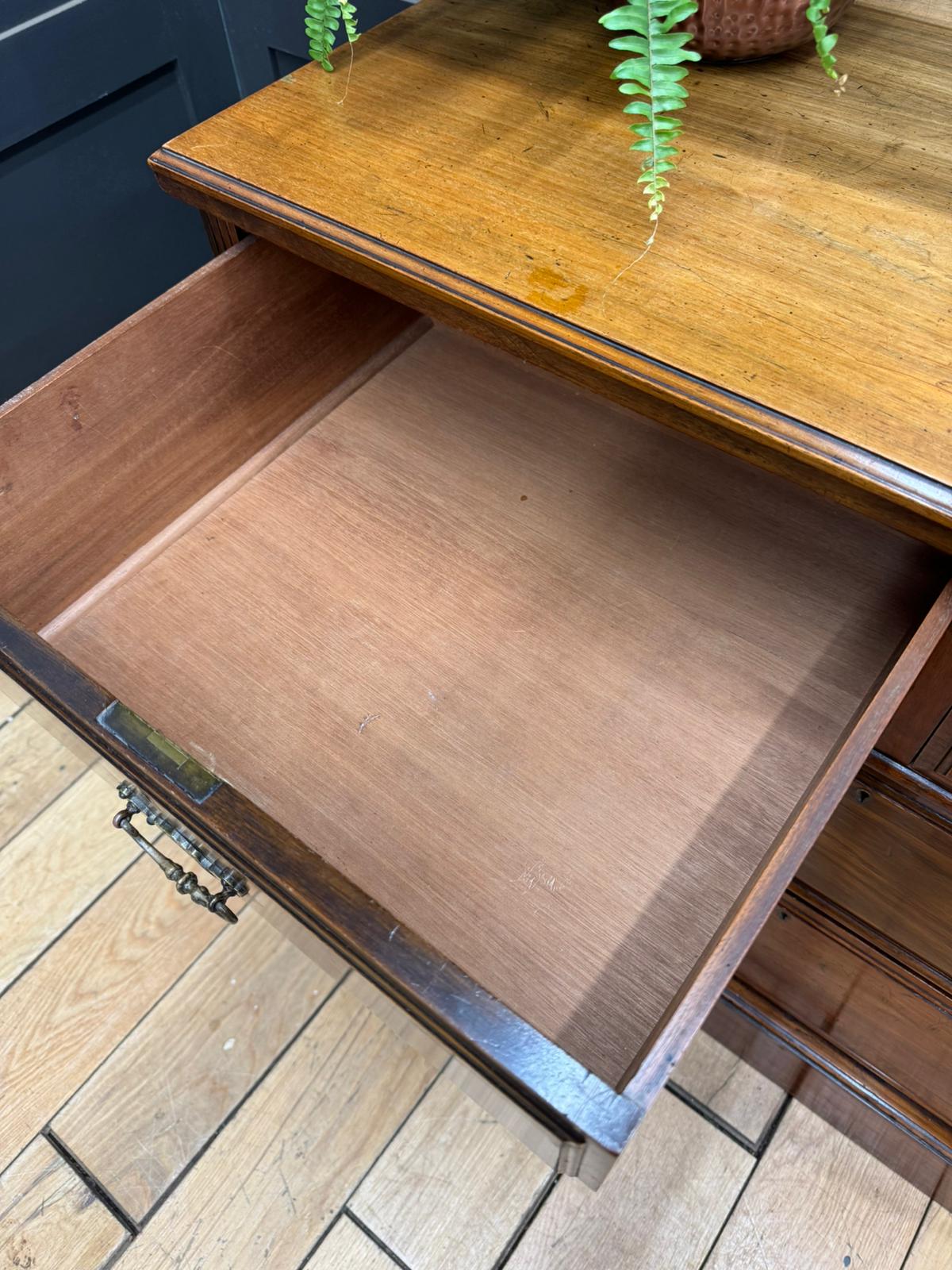 Antique Mahogany Chest of Drawers / Victorian Chest / Bedroom Storage