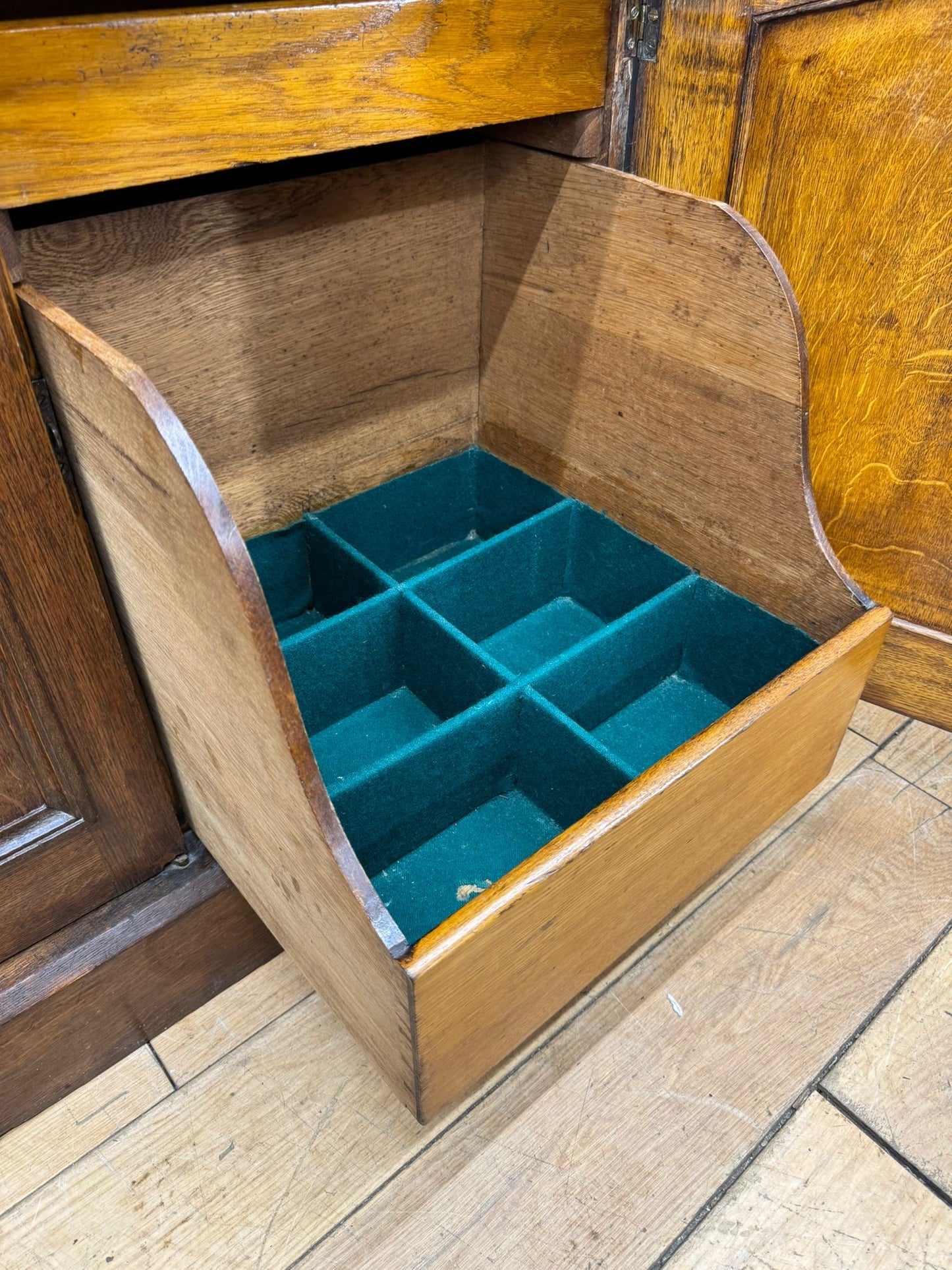 Victorian Oak Sideboard with Fitted Slide-Out Trays / Cupboard Drawers