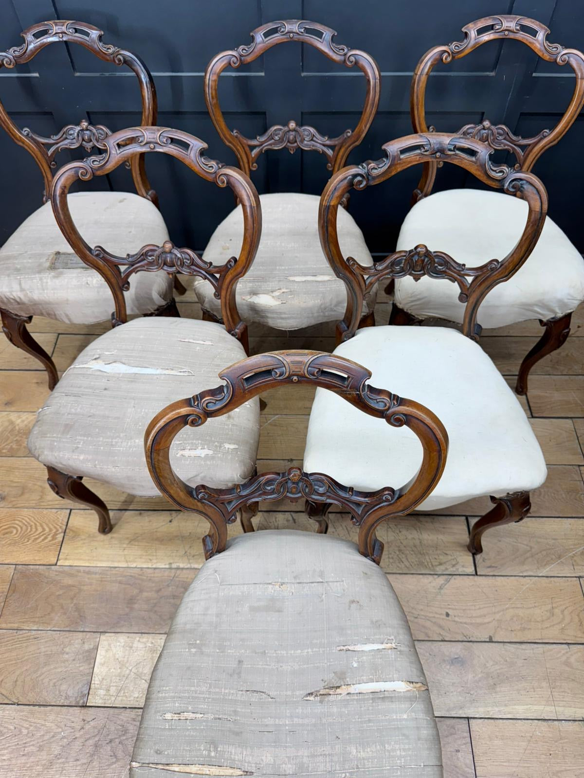 Antique Victorian Balloon Back Dining Chairs – Set of 6 – Carved Walnut