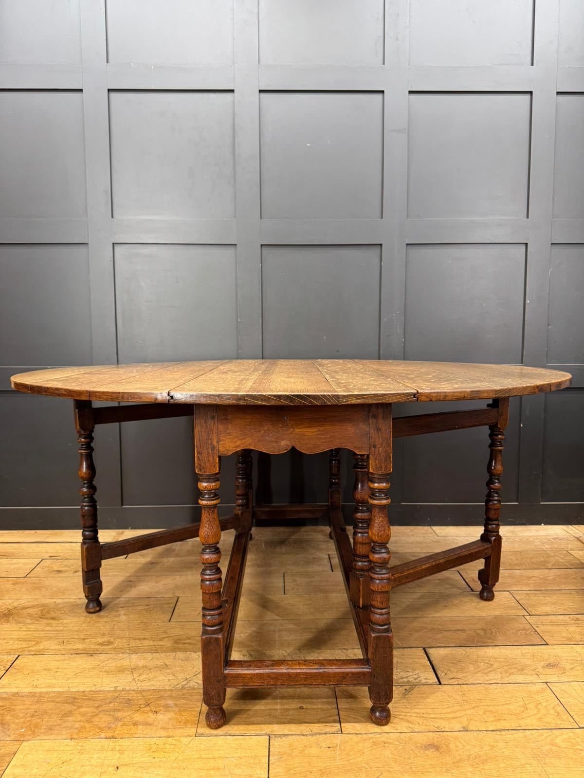 Antique Solid Oak Drop-Leaf Dining Table / Extending Table / Antique Sideboard