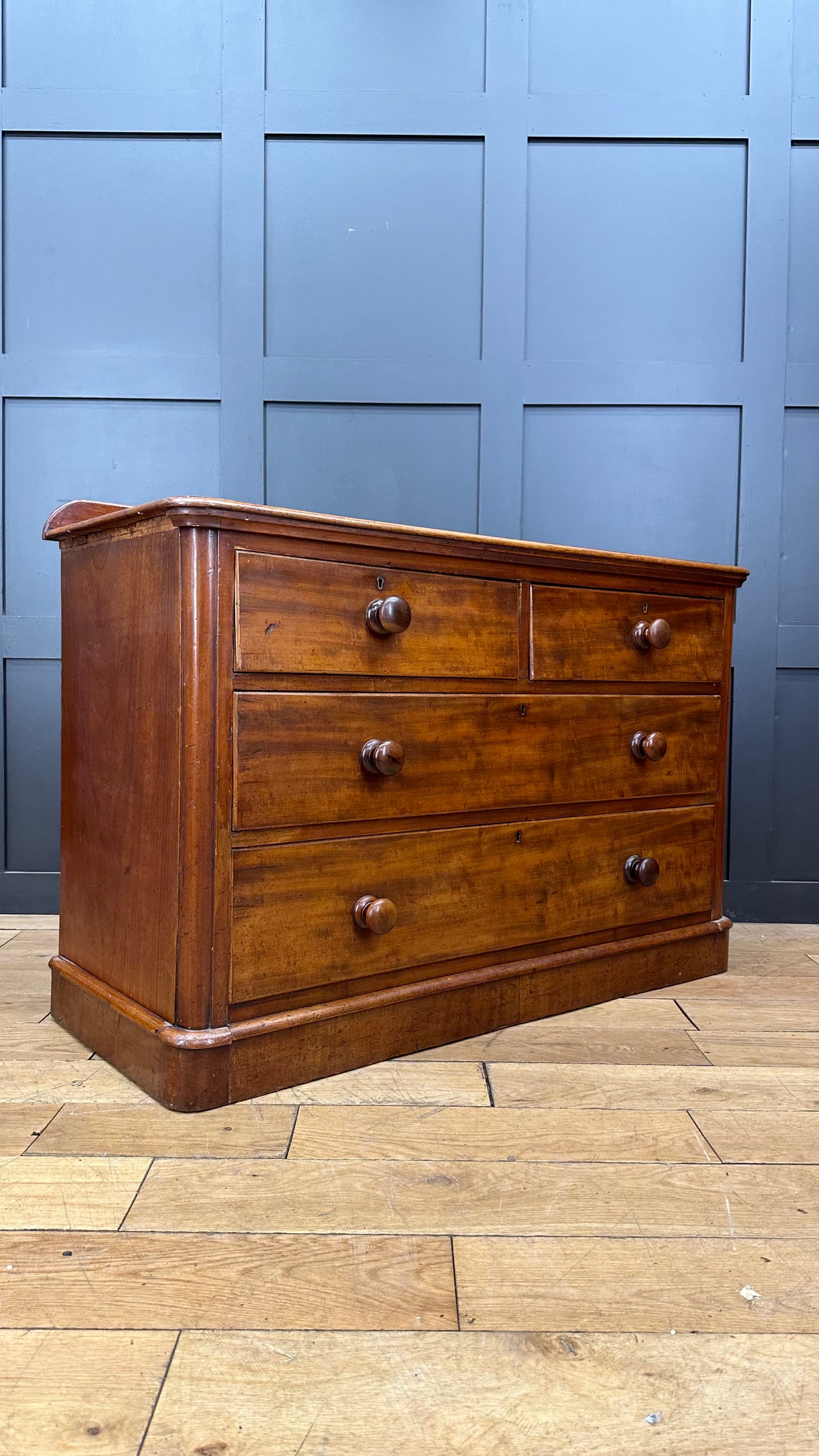 Antique Victorian Mahogany Chest Of Drawers /Bedroom storage / Antique Furniture