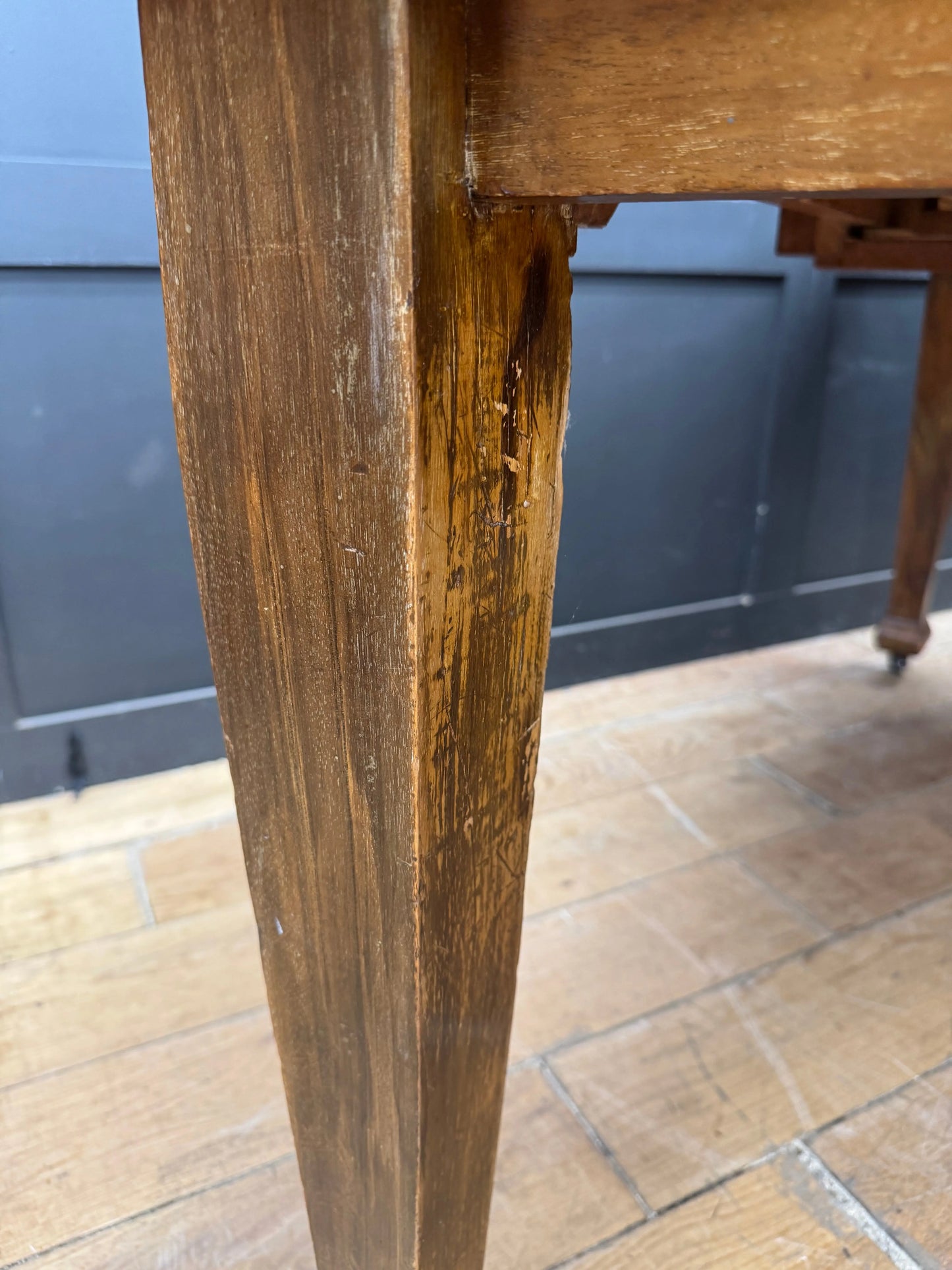 Antique Walnut Extending Kitchen Dining Table Pull-Out Leaf Seats 4–6 on Castors