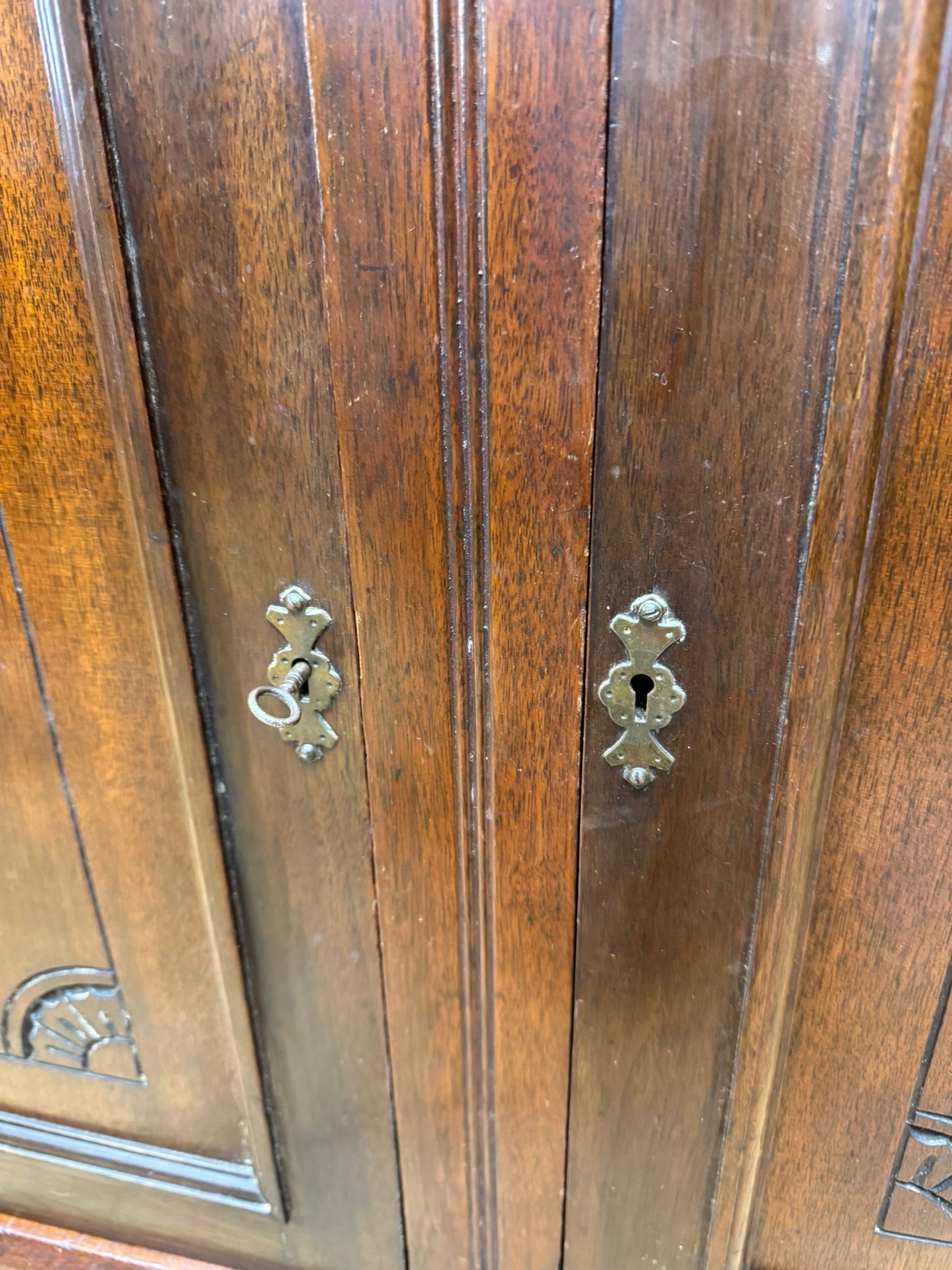 Edwardian Walnut Mirrored Sideboard with Carved Detail