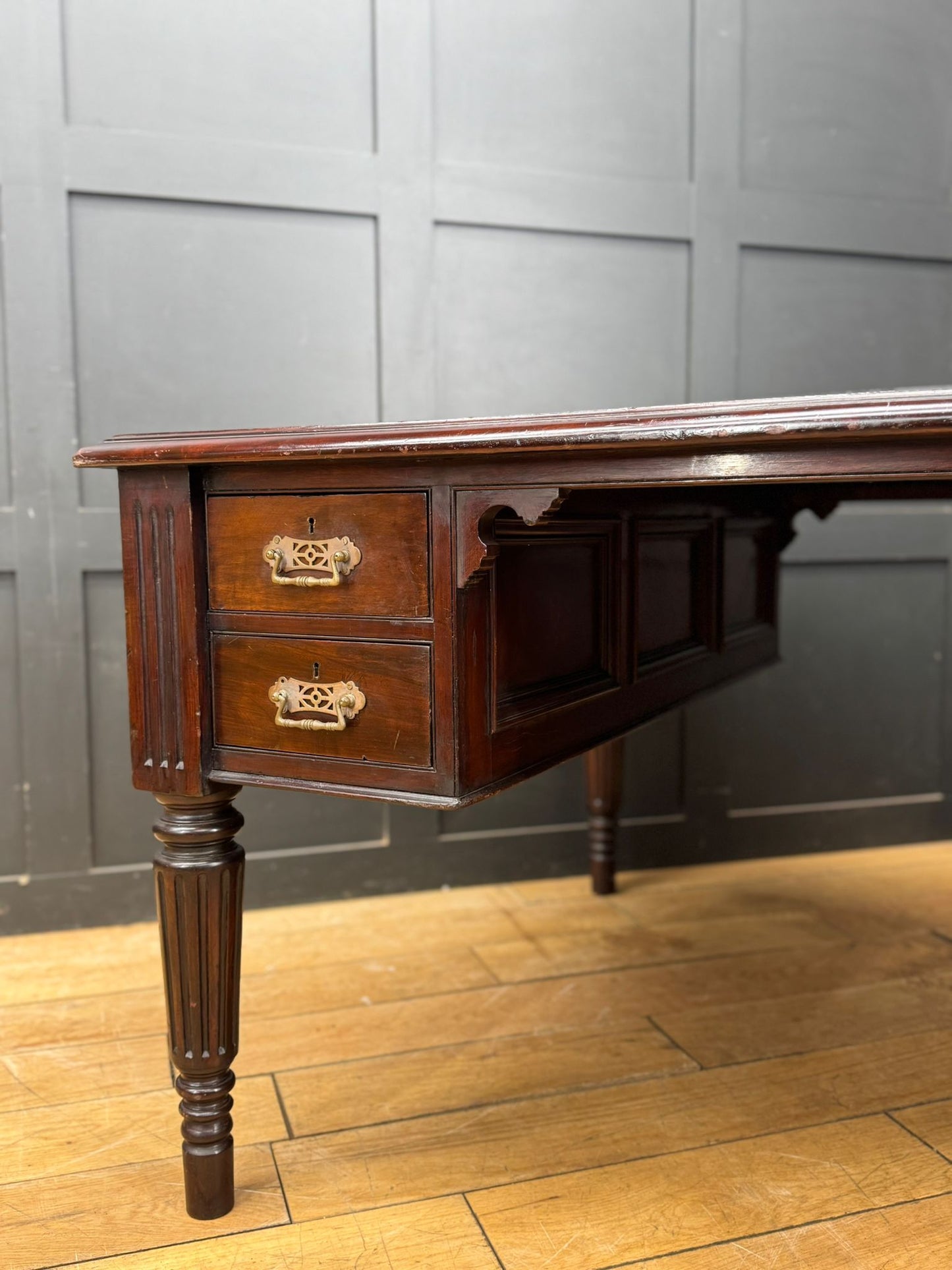 Antique Mahogany Partners Desk – Leather Top, Drawers Both Sides / Office Study
