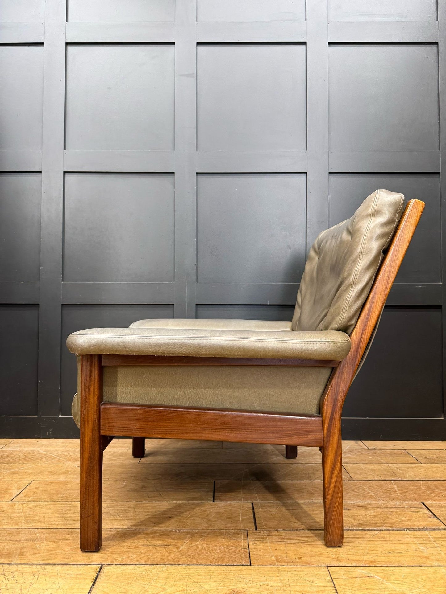 Mid Century Leather Armchair  / Vintage Olive Green Lounge Chair / Seating