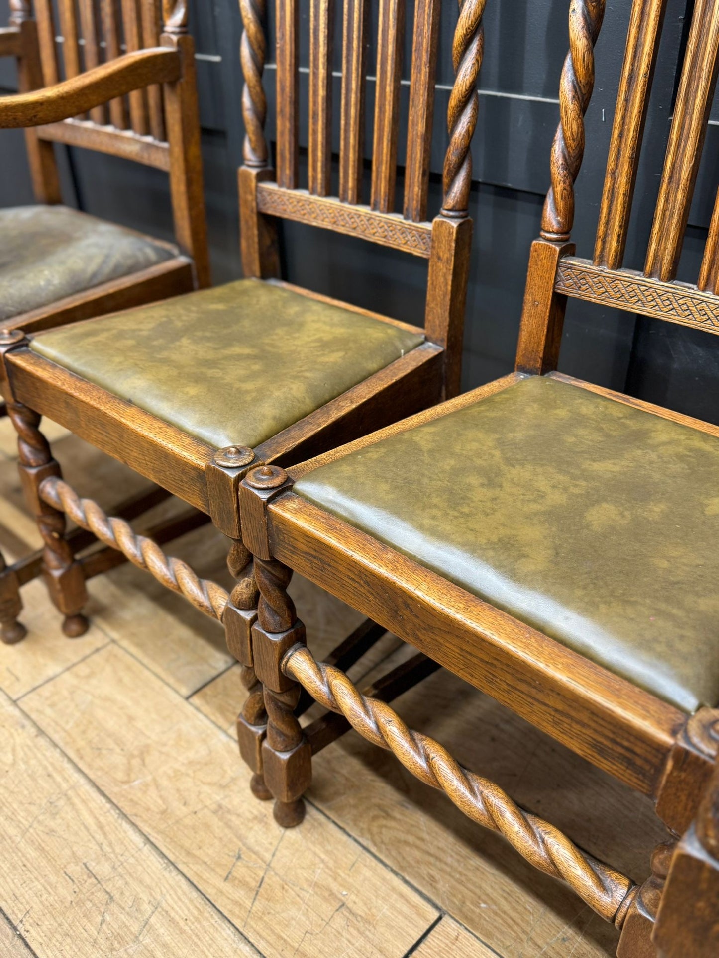 Set of 6 Antique Oak Barley Twist Dining Chairs inc Carvers
