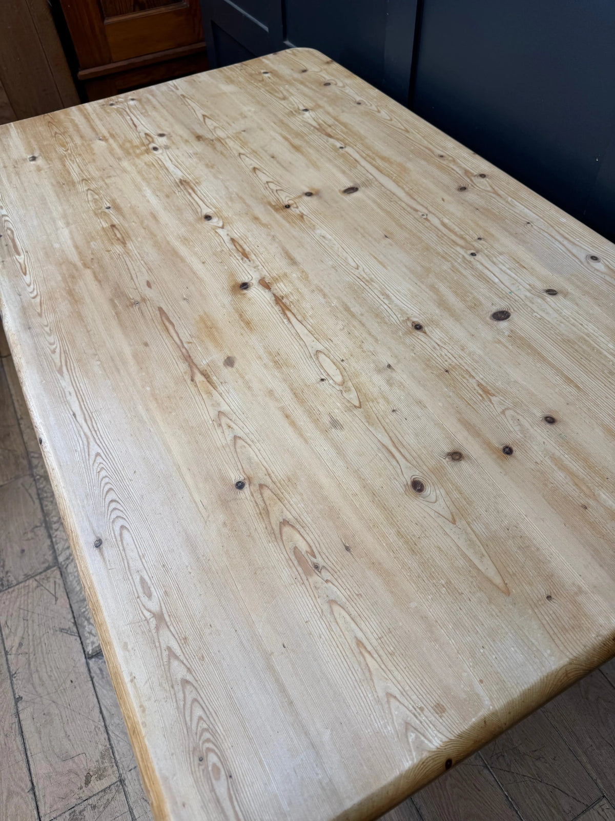 Vintage Solid Pine Farmhouse Dining Kitchen Table Turned Legs Rustic 4-6 Seater