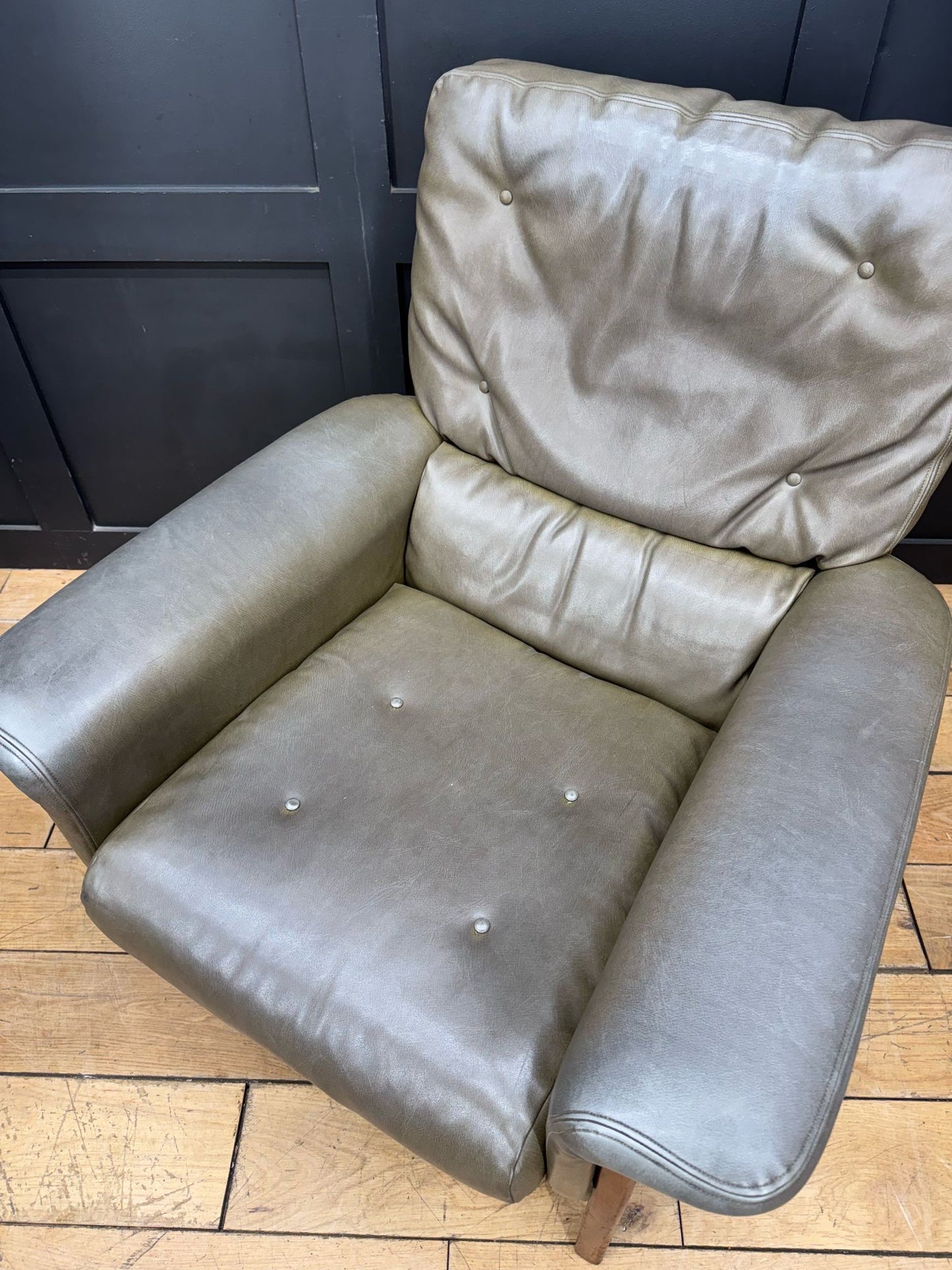 Mid Century Leather Armchair  / Vintage Olive Green Lounge Chair / Seating