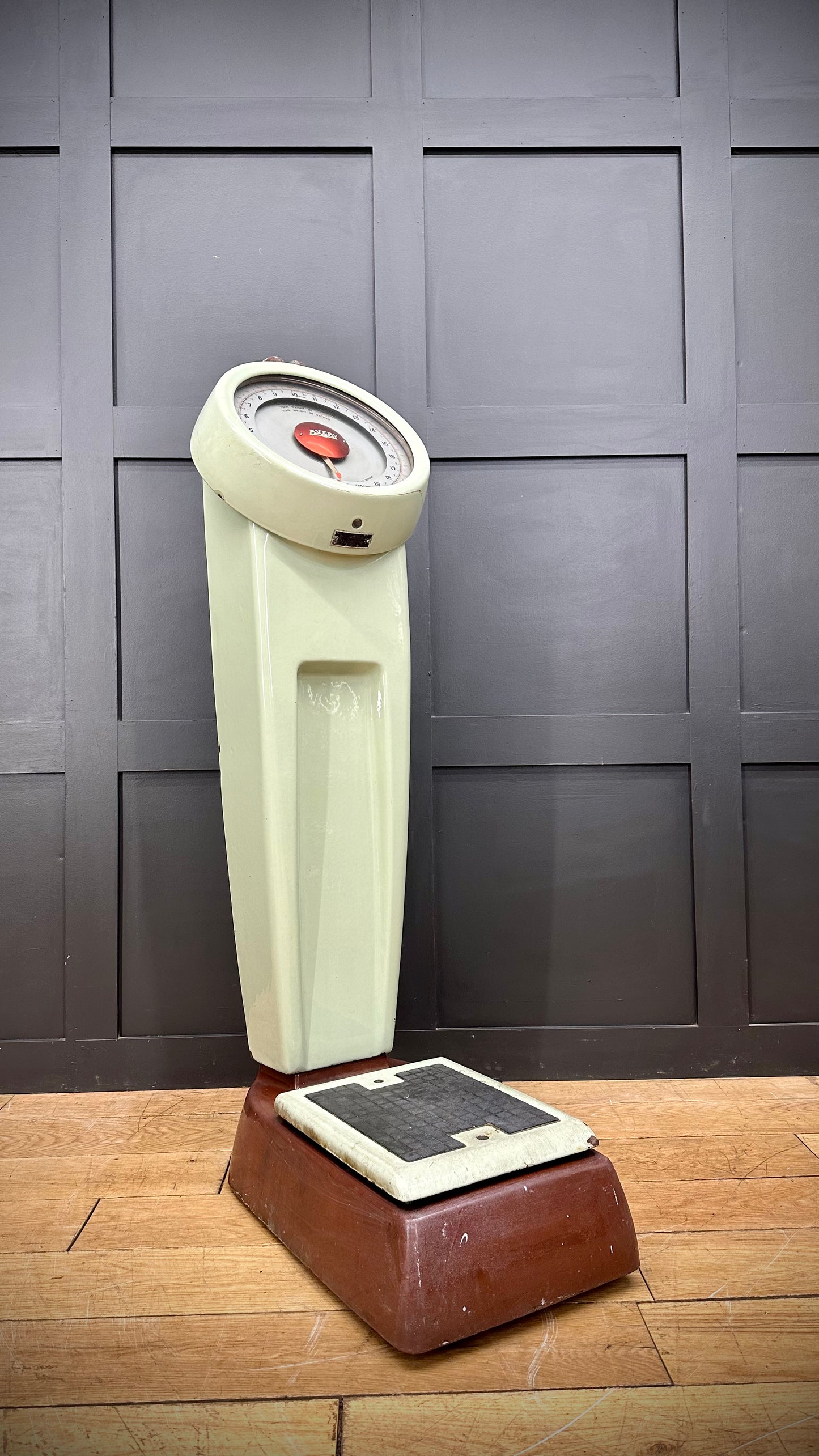 Vintage Avery Platform Scales / Pharmaceutical Penny Slot Scales / 1950s