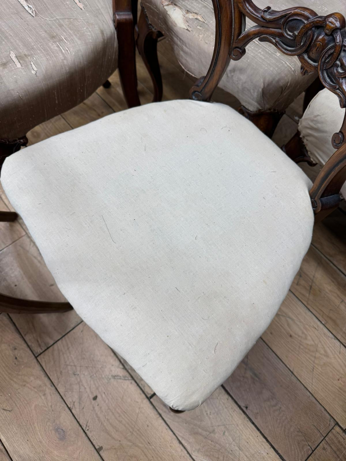 Antique Victorian Balloon Back Dining Chairs – Set of 6 – Carved Walnut
