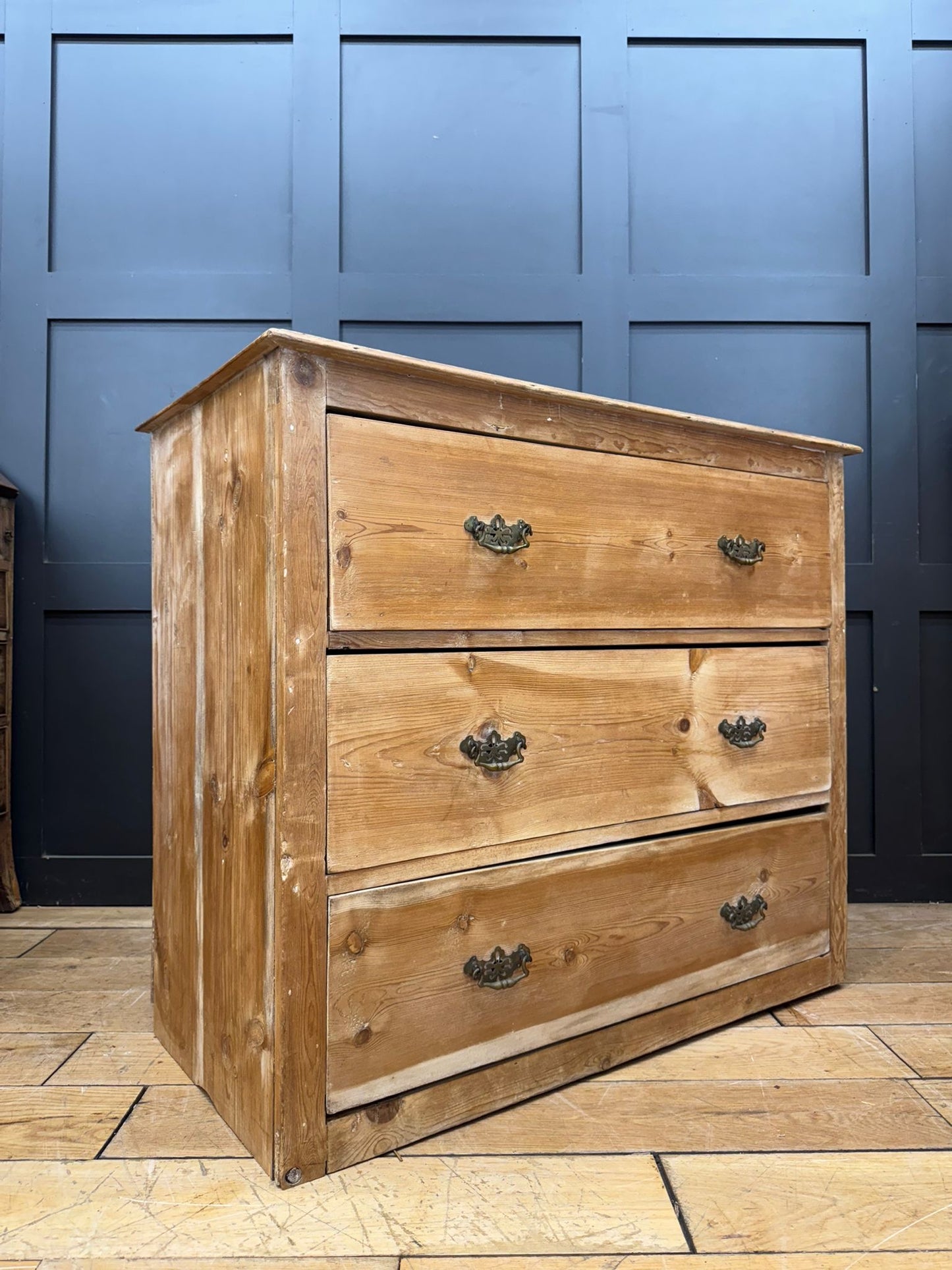 Rustic Pine Chest of Drawers – 3 Drawer Antique Style Bedroom Storage