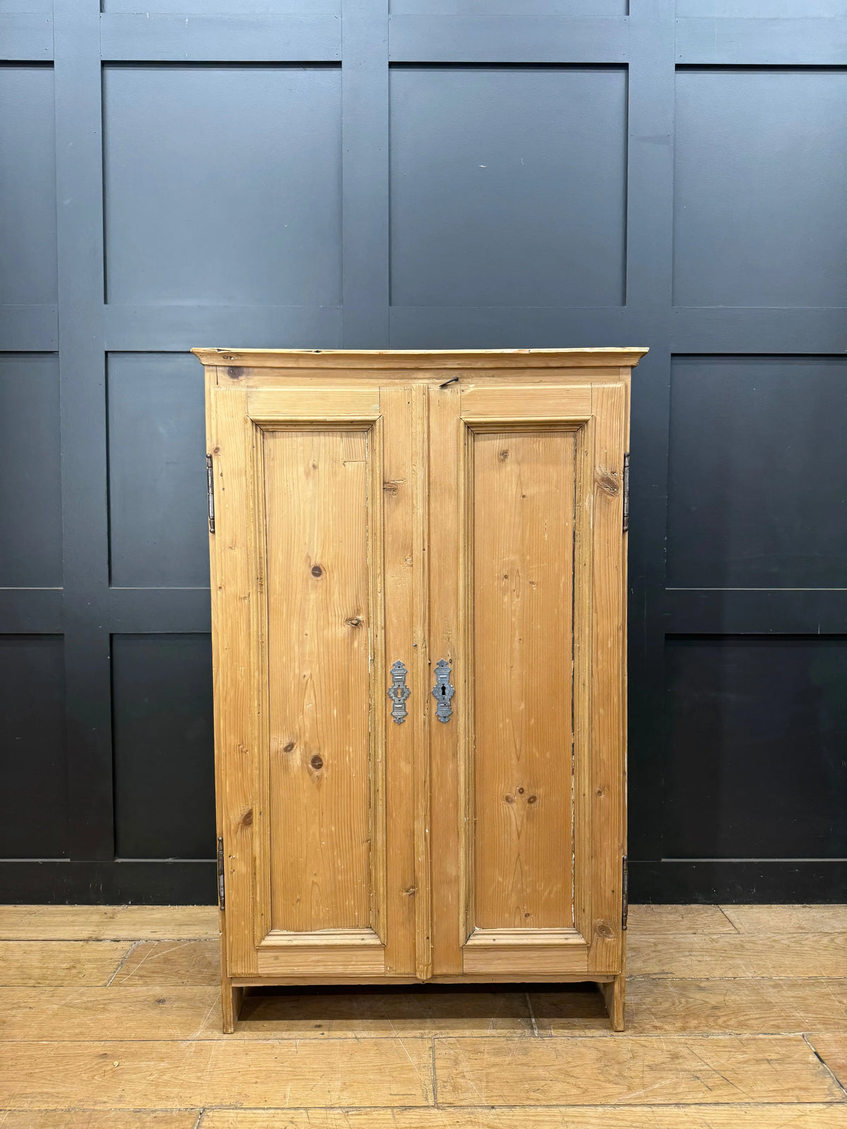 Antique Rustic Pine Double Door Cupboard Kitchen Hallway Storage Cabinet