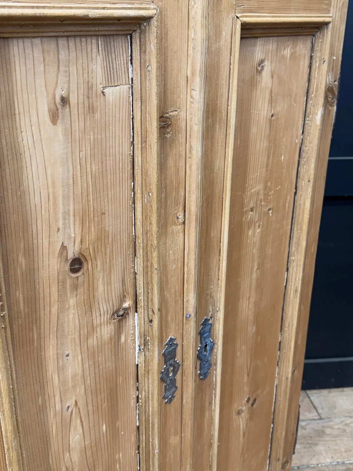 Antique Rustic Pine Double Door Cupboard Kitchen Hallway Storage Cabinet