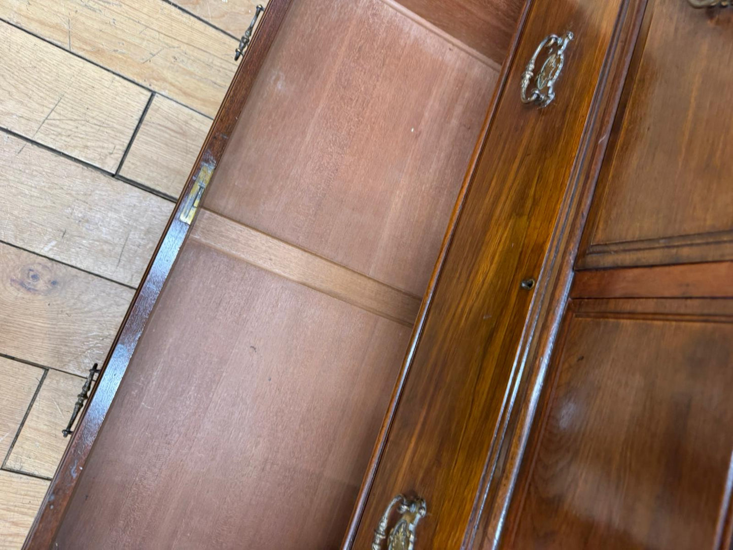 Antique Mahogany Chest of Drawers / Victorian Chest / Bedroom Storage