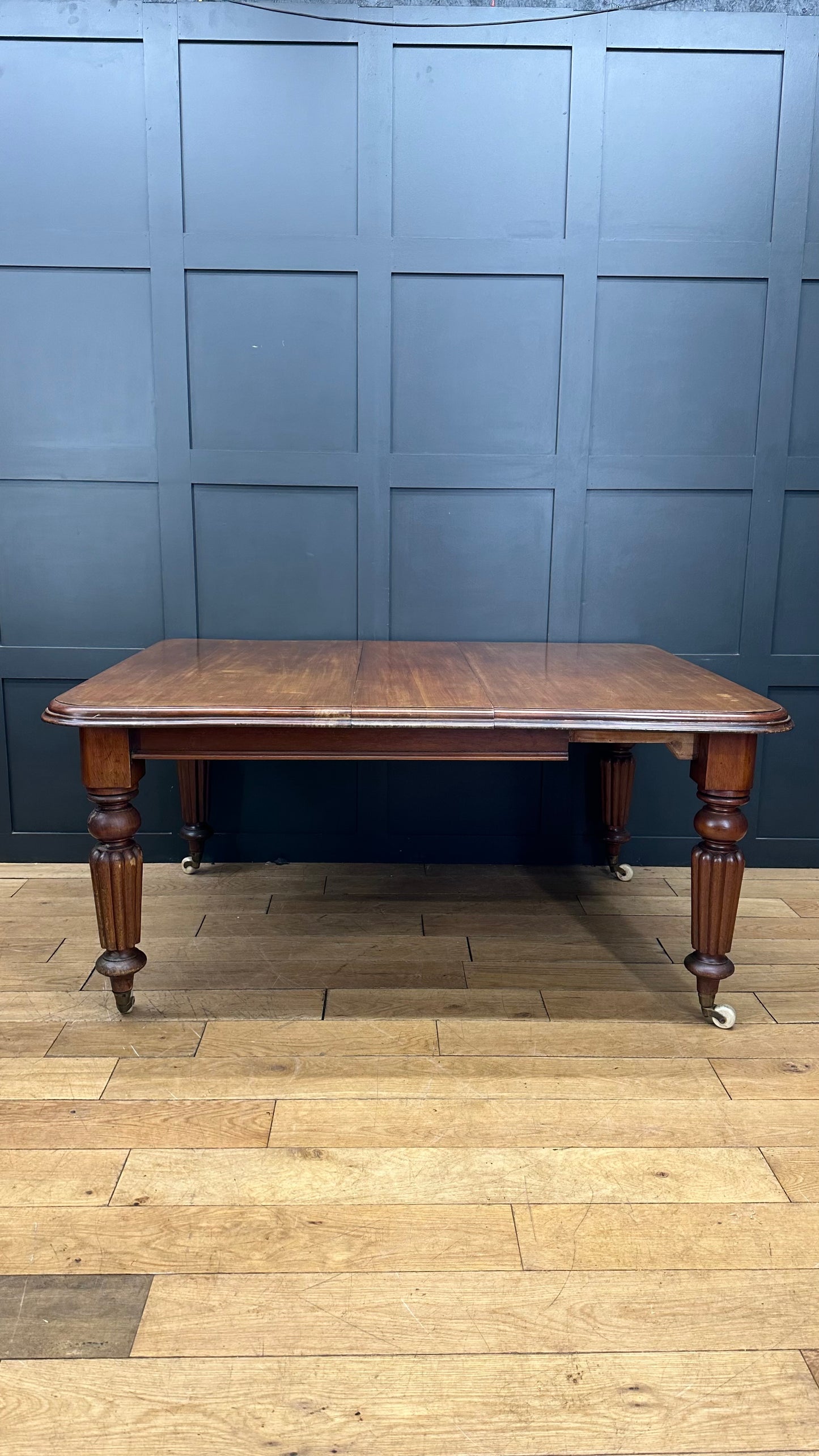 Antique Mahogany Wind Out Dining Table  / Victorian Extending Kitchen Table
