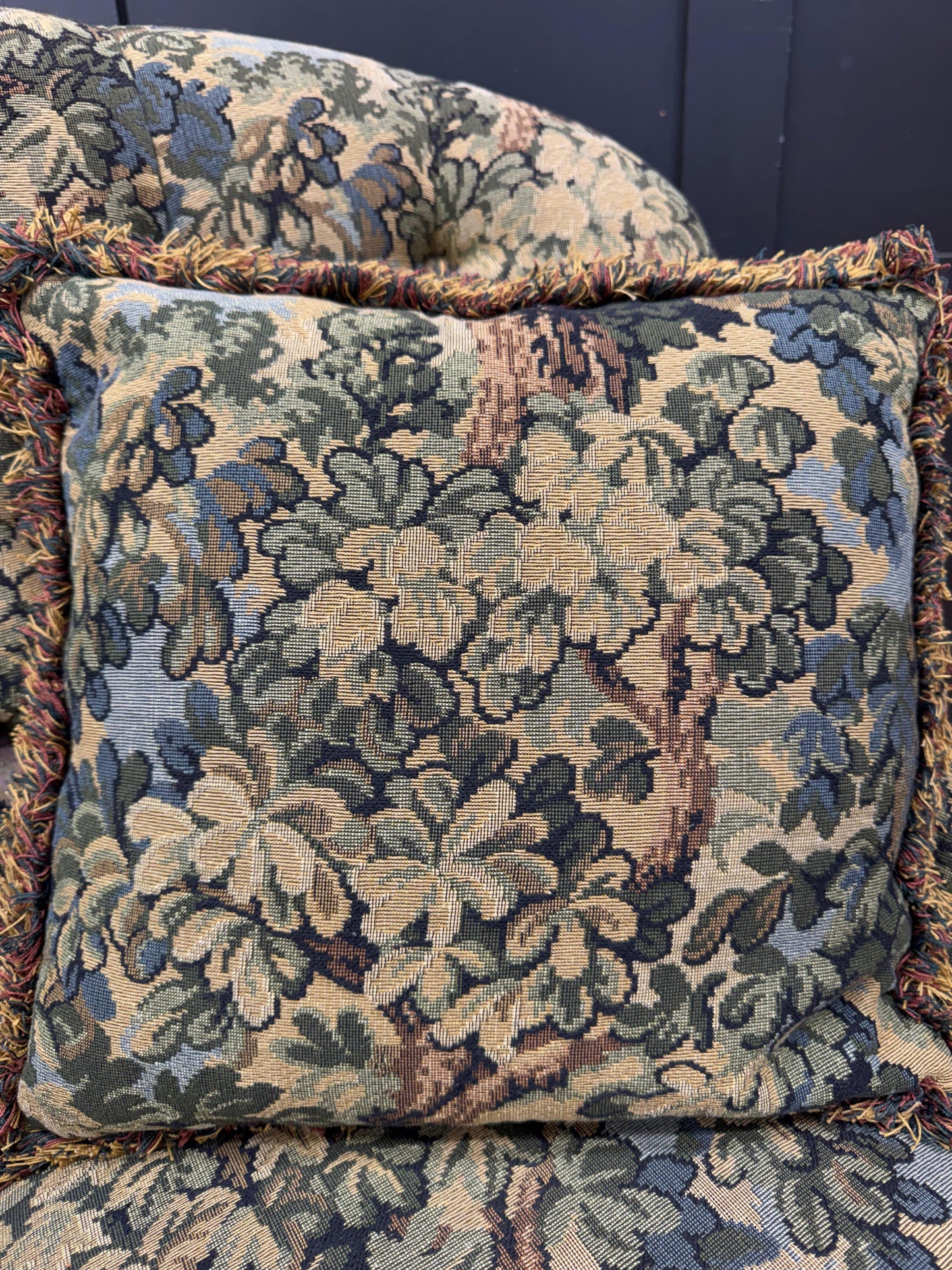 Vintage Floral Buttoned Nursing Chair Victorian Style Bedroom Chair Armchair