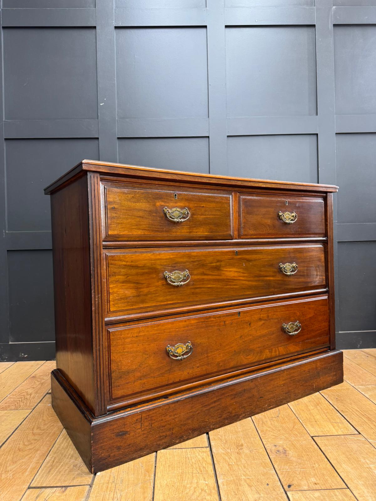 Antique Mahogany Chest of Drawers / Victorian Chest / Bedroom Storage