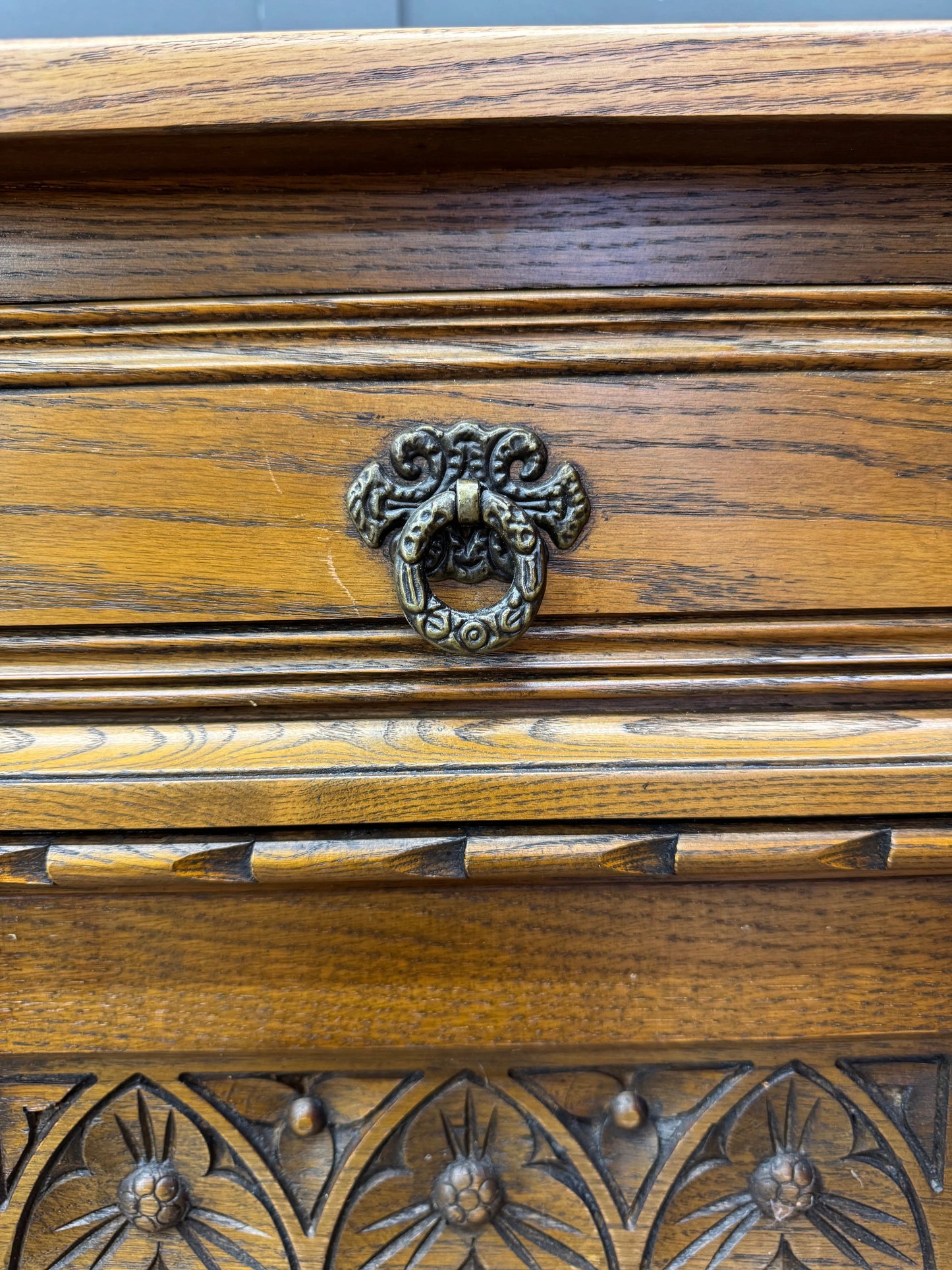 Old Charm Oak Sideboard Large Vintage Carved Cupboard Dresser Cabinet TV Stand