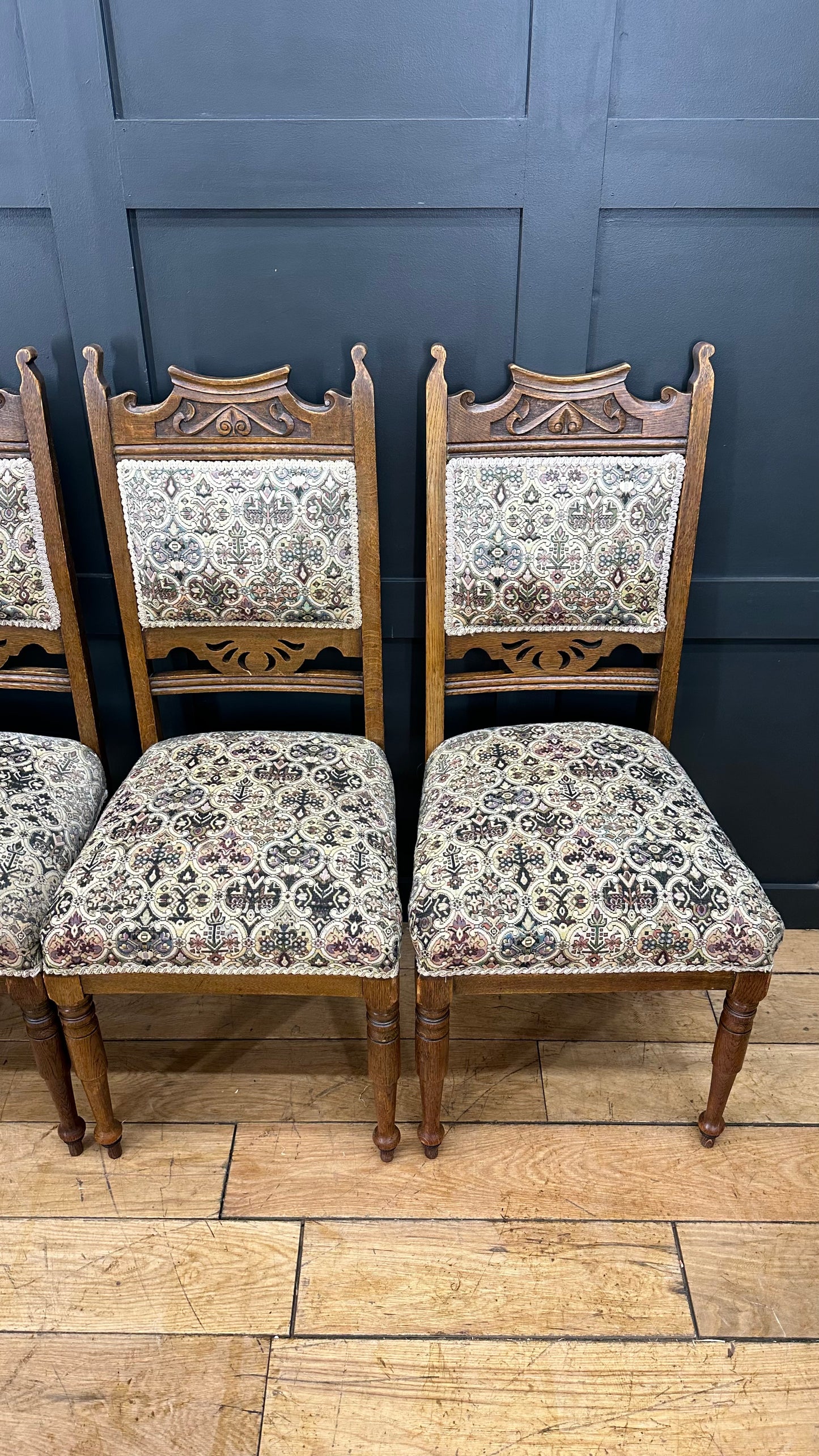 Set Of 4 Antique Victorian Dining Chairs / Antique Oak / Kitchen Chairs