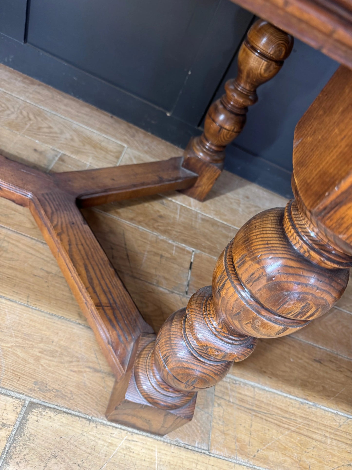 Large Vintage Oak Extending Refectory Dining Kitchen Table with Draw Leaf 275cm