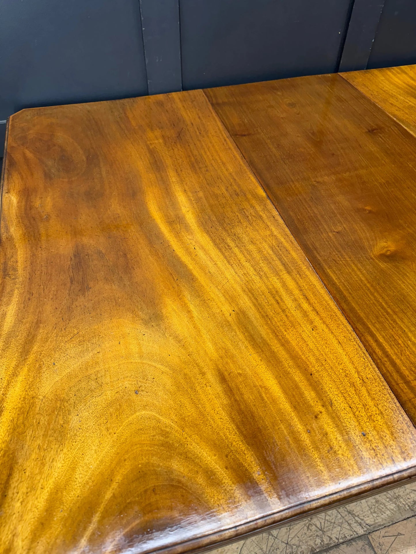 Antique Walnut Extending Kitchen Dining Table Pull-Out Leaf Seats 4–6 on Castors