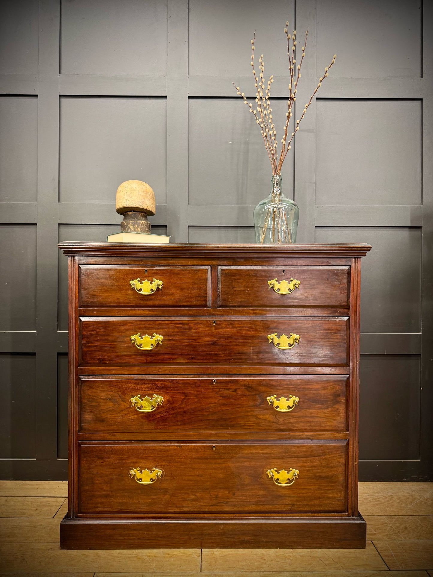 Antique Mahogany Chest Of Drawers / Bedroom Clothes Storage Drawers / 19th.C