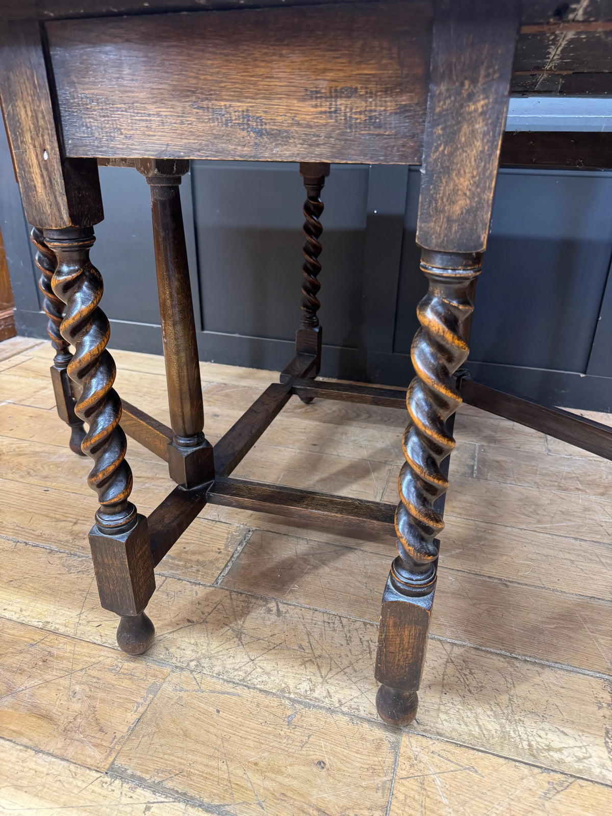 1920s Oak Barley Twist Gateleg Drop Leaf Dining Table