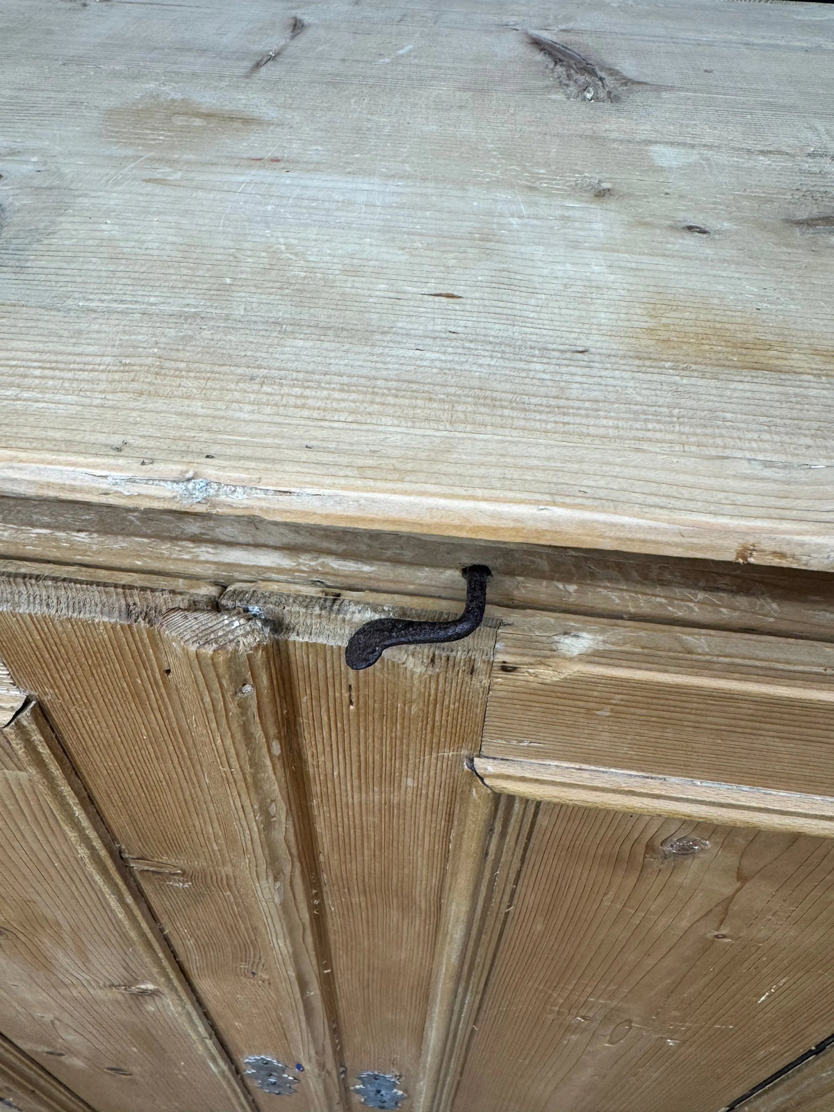 Antique Rustic Pine Double Door Cupboard Kitchen Hallway Storage Cabinet