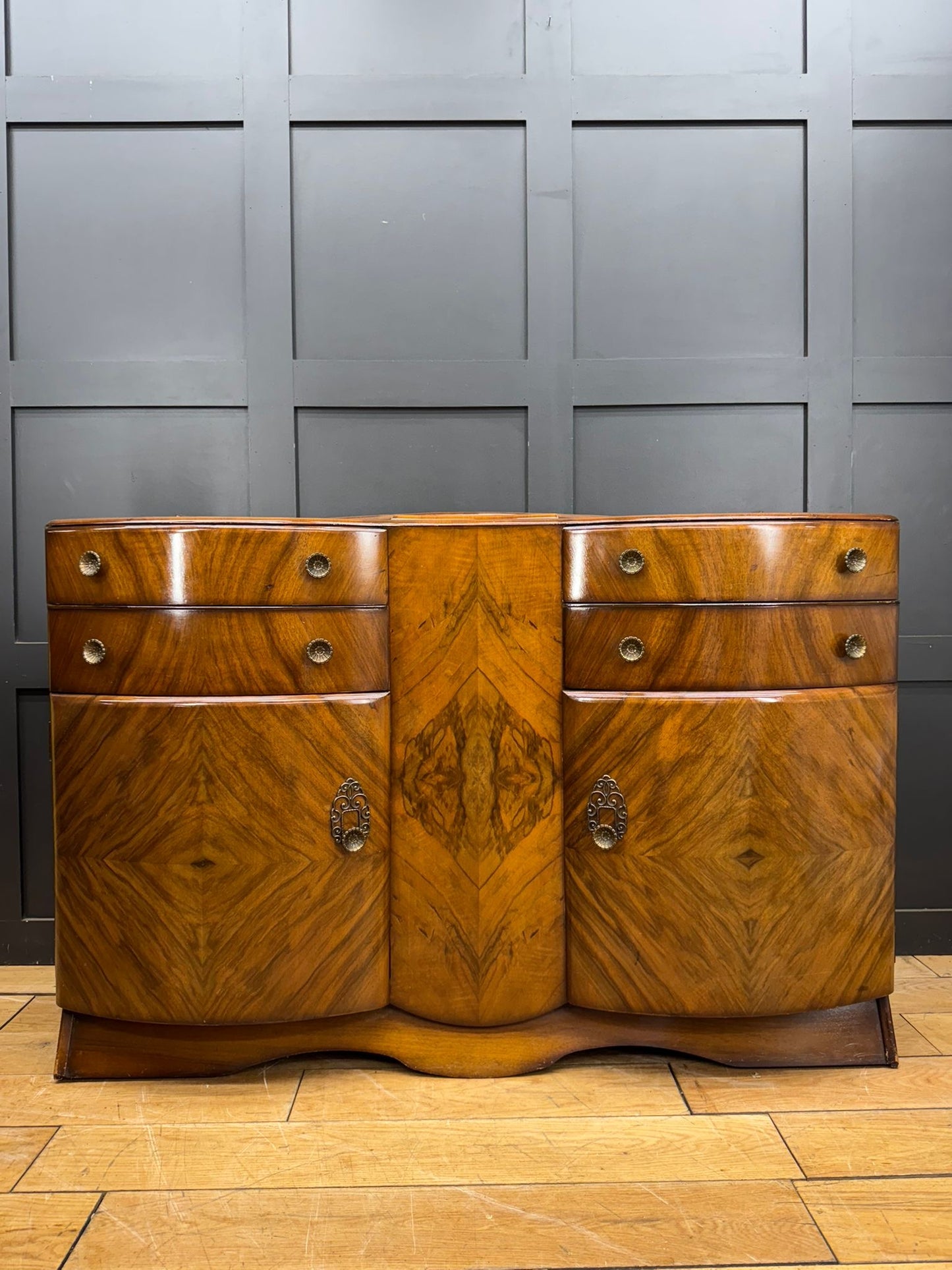 Vintage Art Deco Style Walnut Veneer Cocktail Drinks Cabinet Sideboard