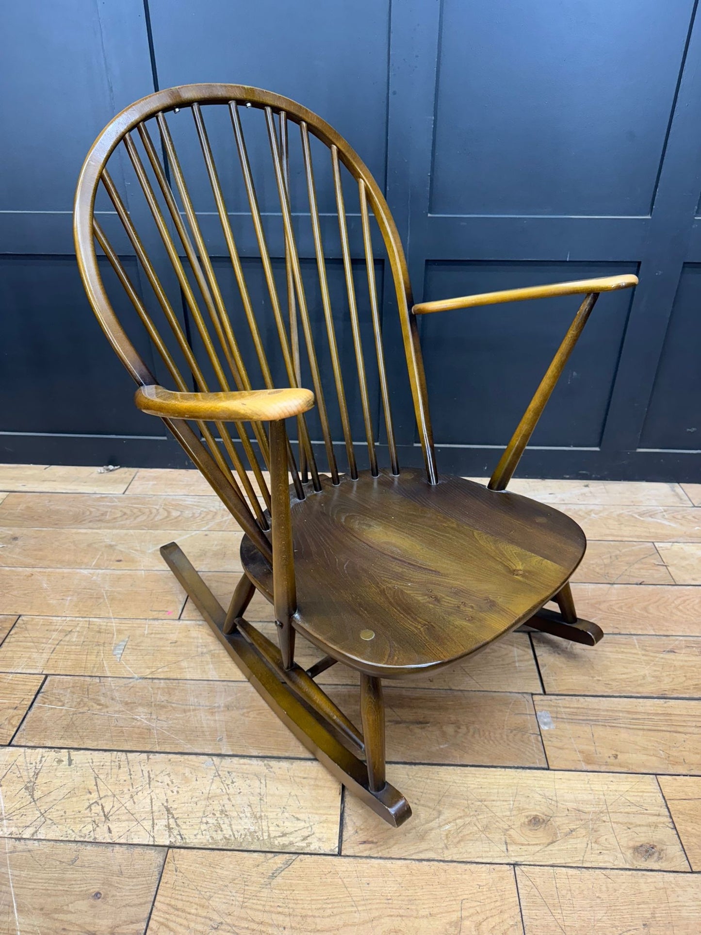 Ercol Grandfather Rocking Chair Model 315 With Original Cushions / Armchair B
