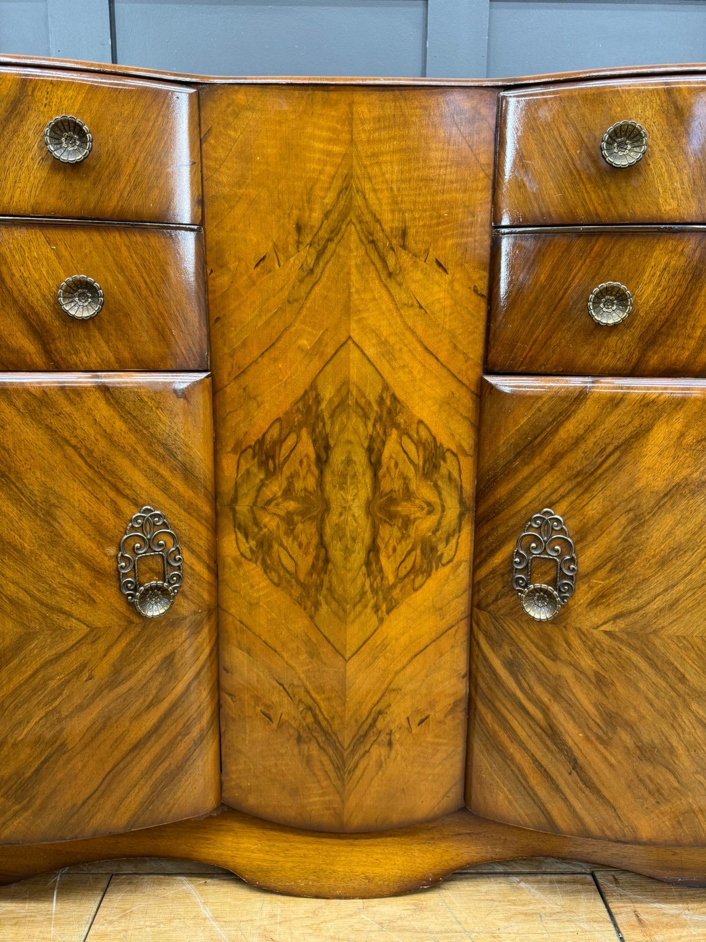 Vintage Art Deco Style Walnut Veneer Cocktail Drinks Cabinet Sideboard