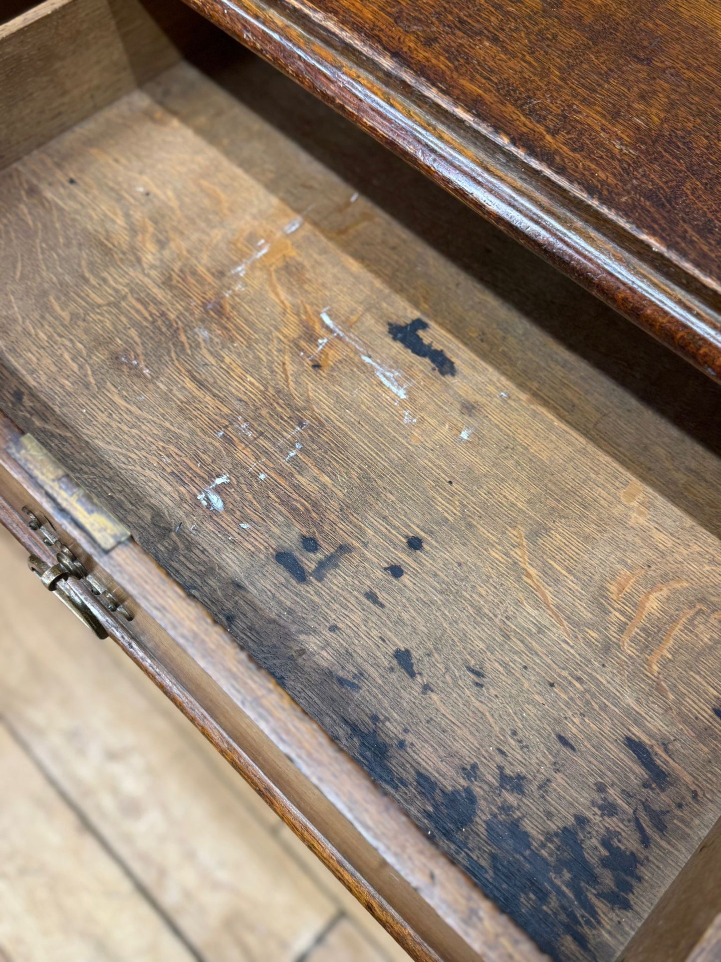 Victorian Oak Sideboard with Fitted Slide-Out Trays / Cupboard Drawers