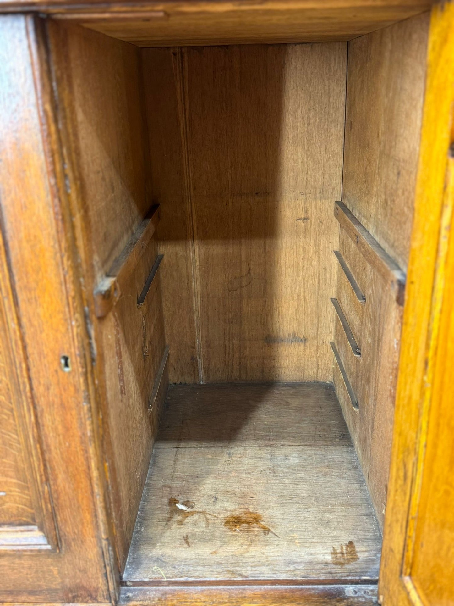 Victorian Oak Sideboard with Fitted Slide-Out Trays / Cupboard Drawers