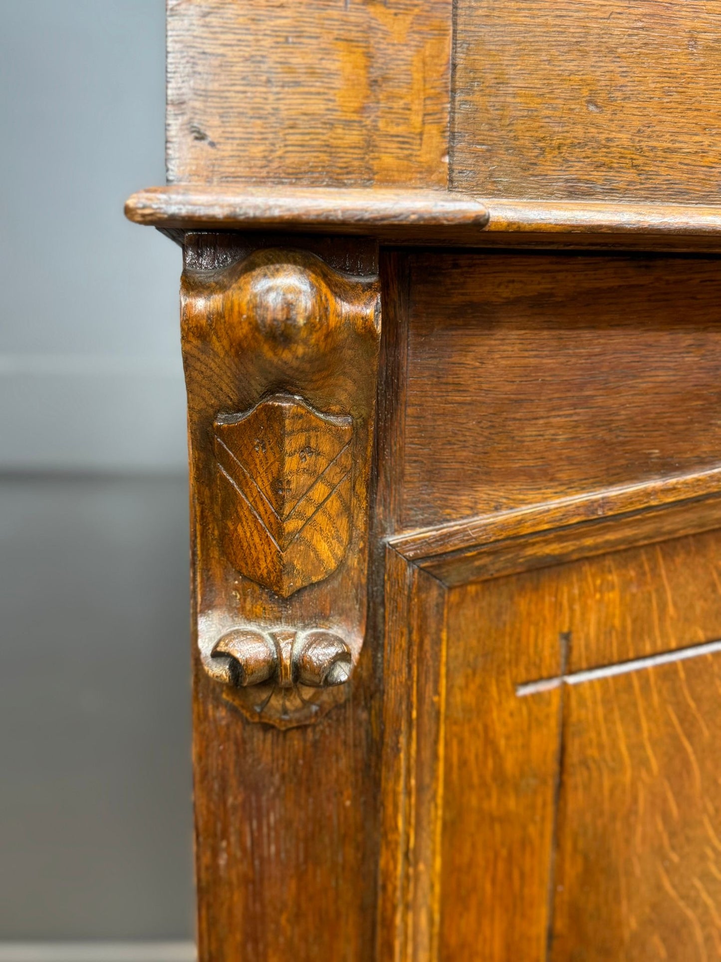 Victorian Oak Sideboard with Fitted Slide-Out Trays / Cupboard Drawers