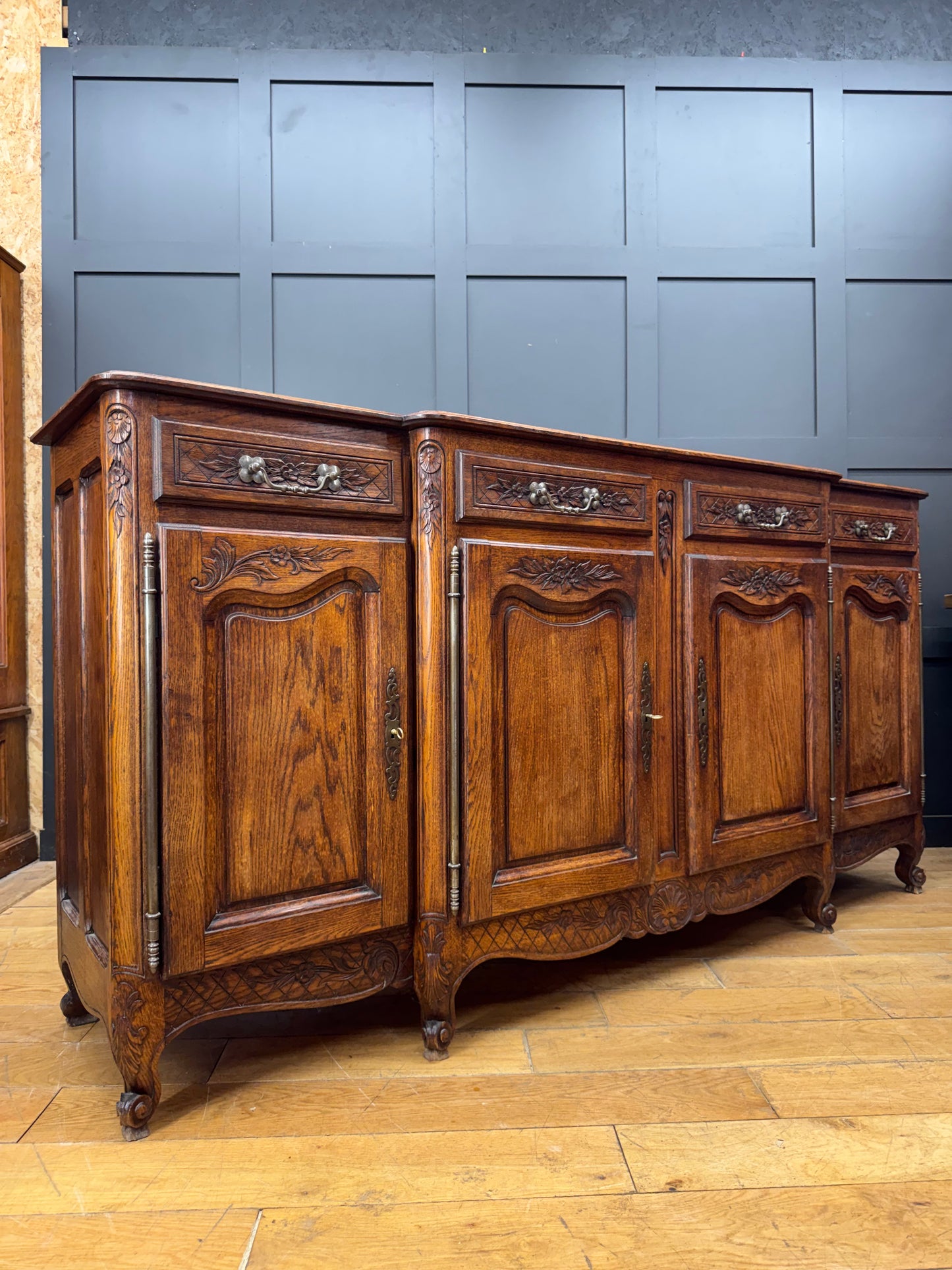 French Provincial Oak Breakfront Sideboard Buffet Cabinet Credenza 4 Door Large