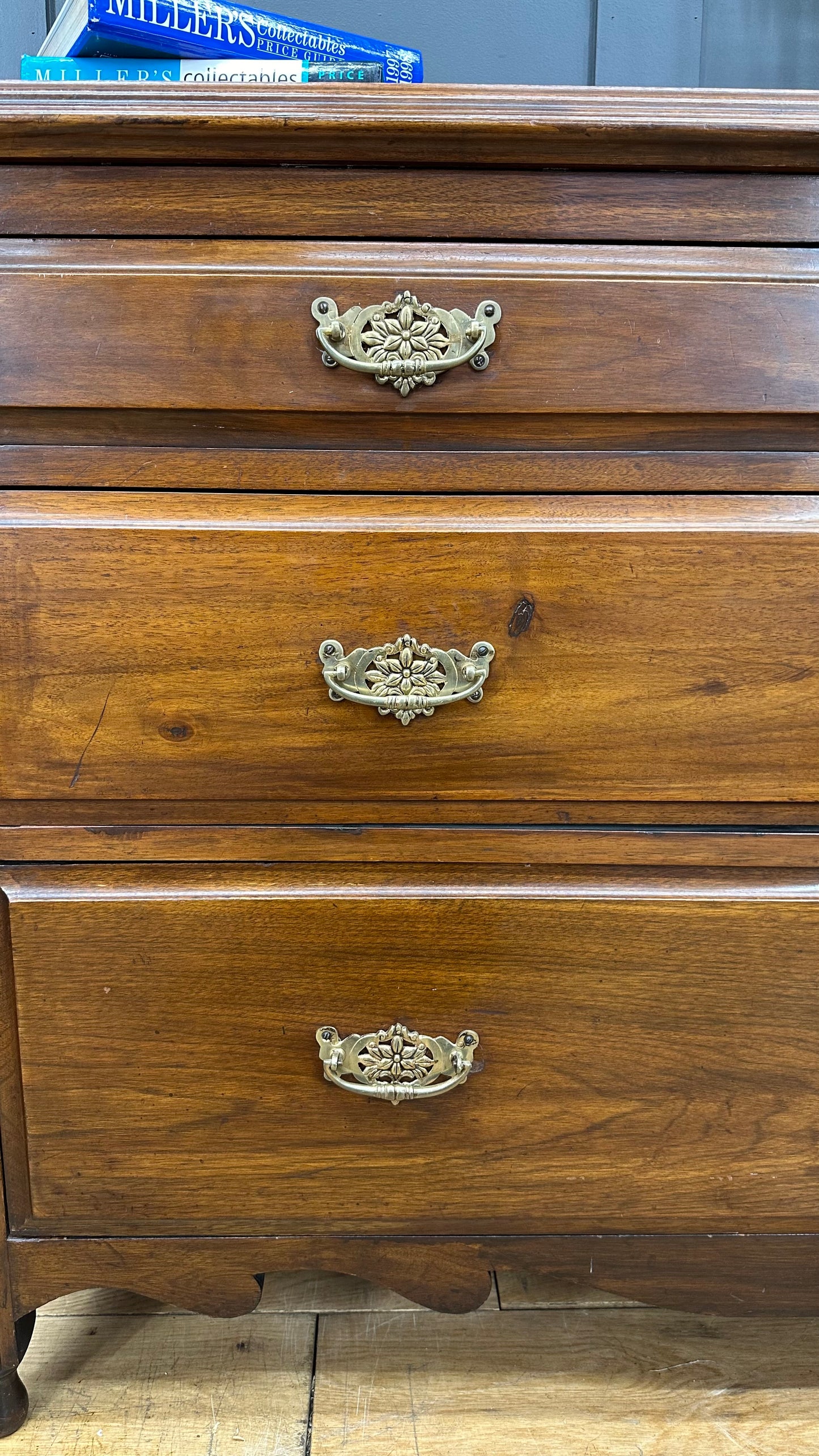 Antique Mahogany Chest Of Drawers / Bedroom Furniture/ Victorian Drawers