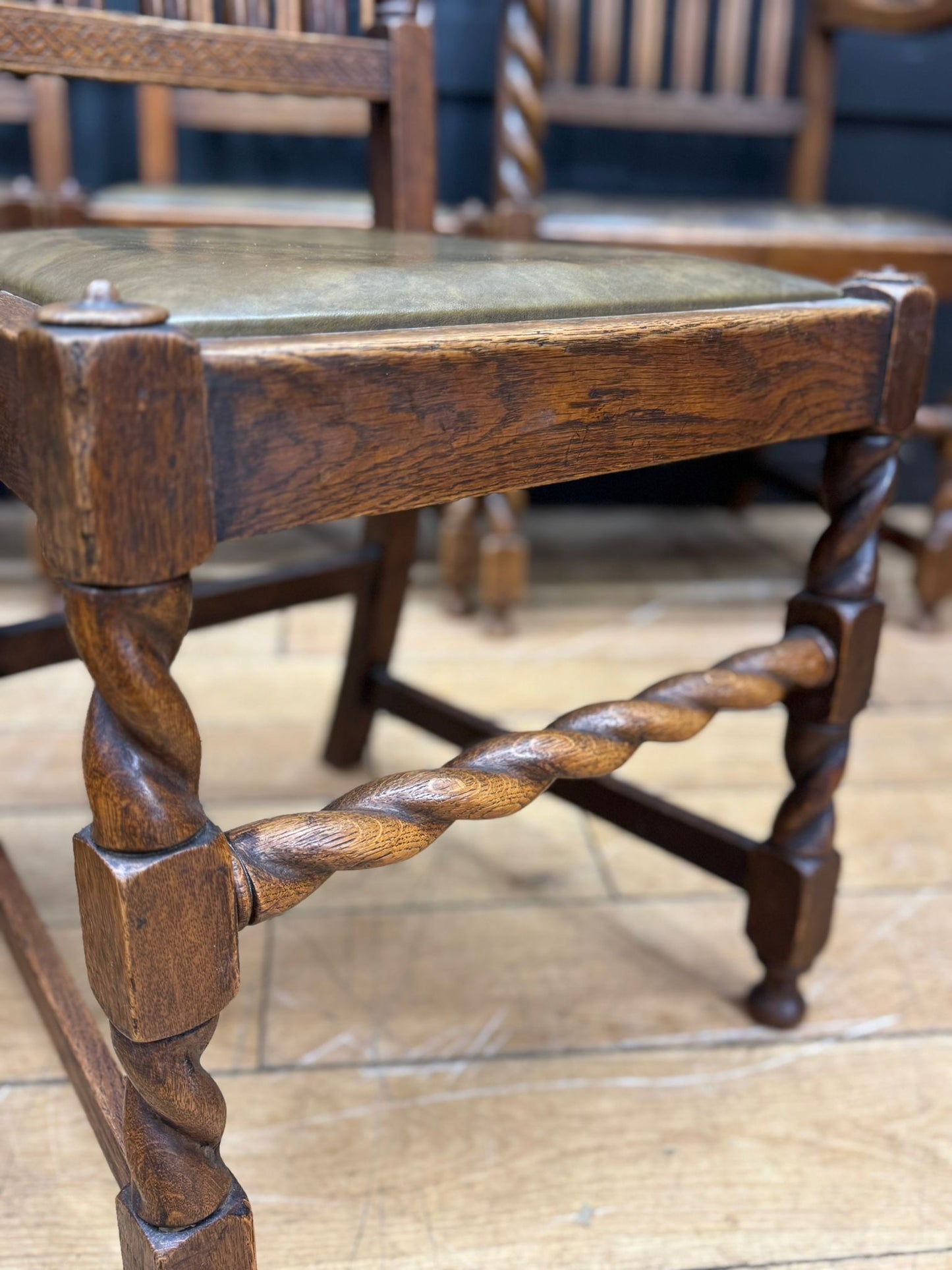 Set of 6 Antique Oak Barley Twist Dining Chairs inc Carvers