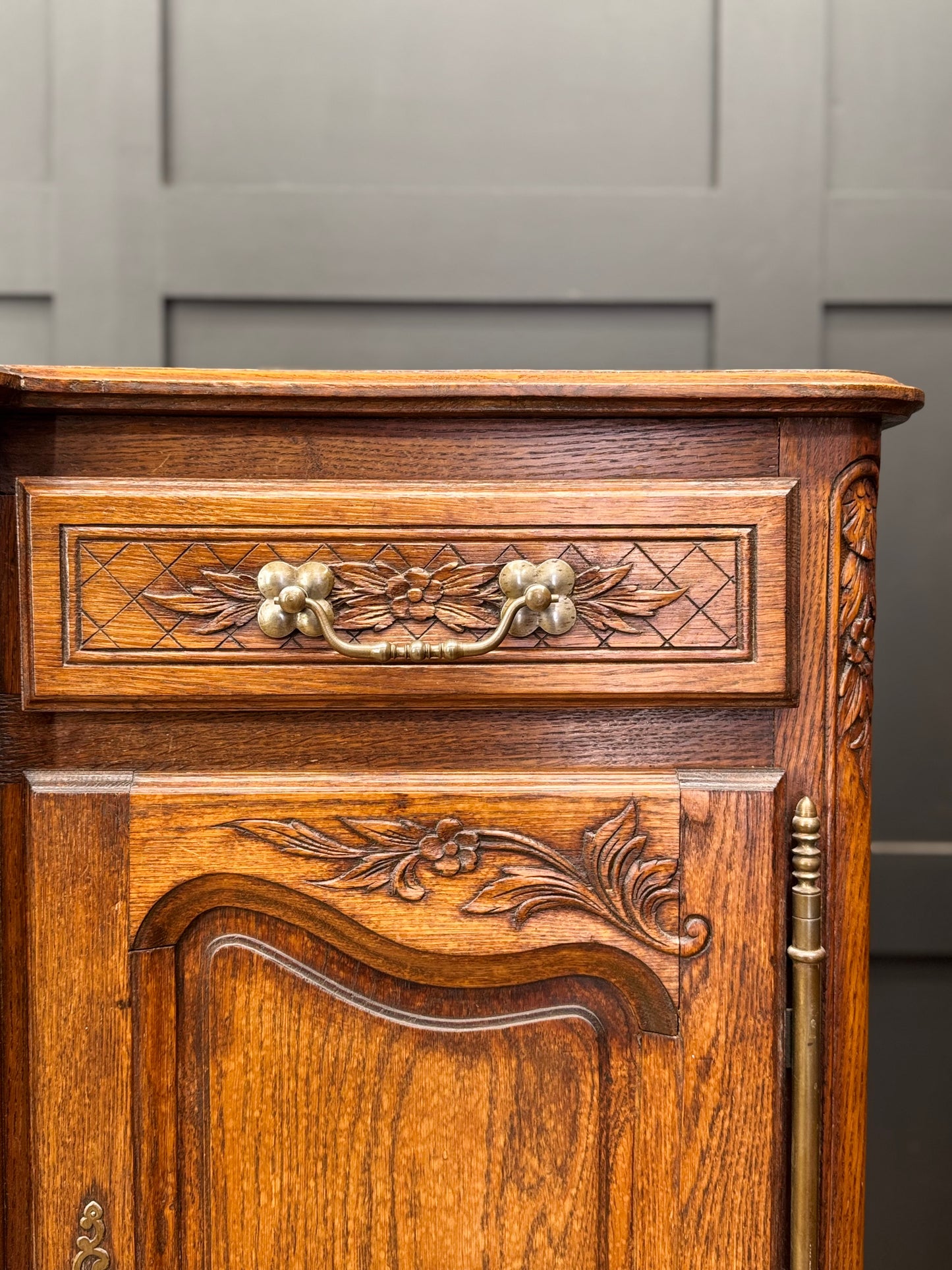 French Provincial Oak Breakfront Sideboard Buffet Cabinet Credenza 4 Door Large